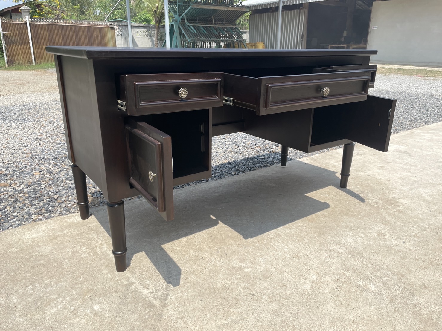 โต๊ะทำงานคลาสสิค