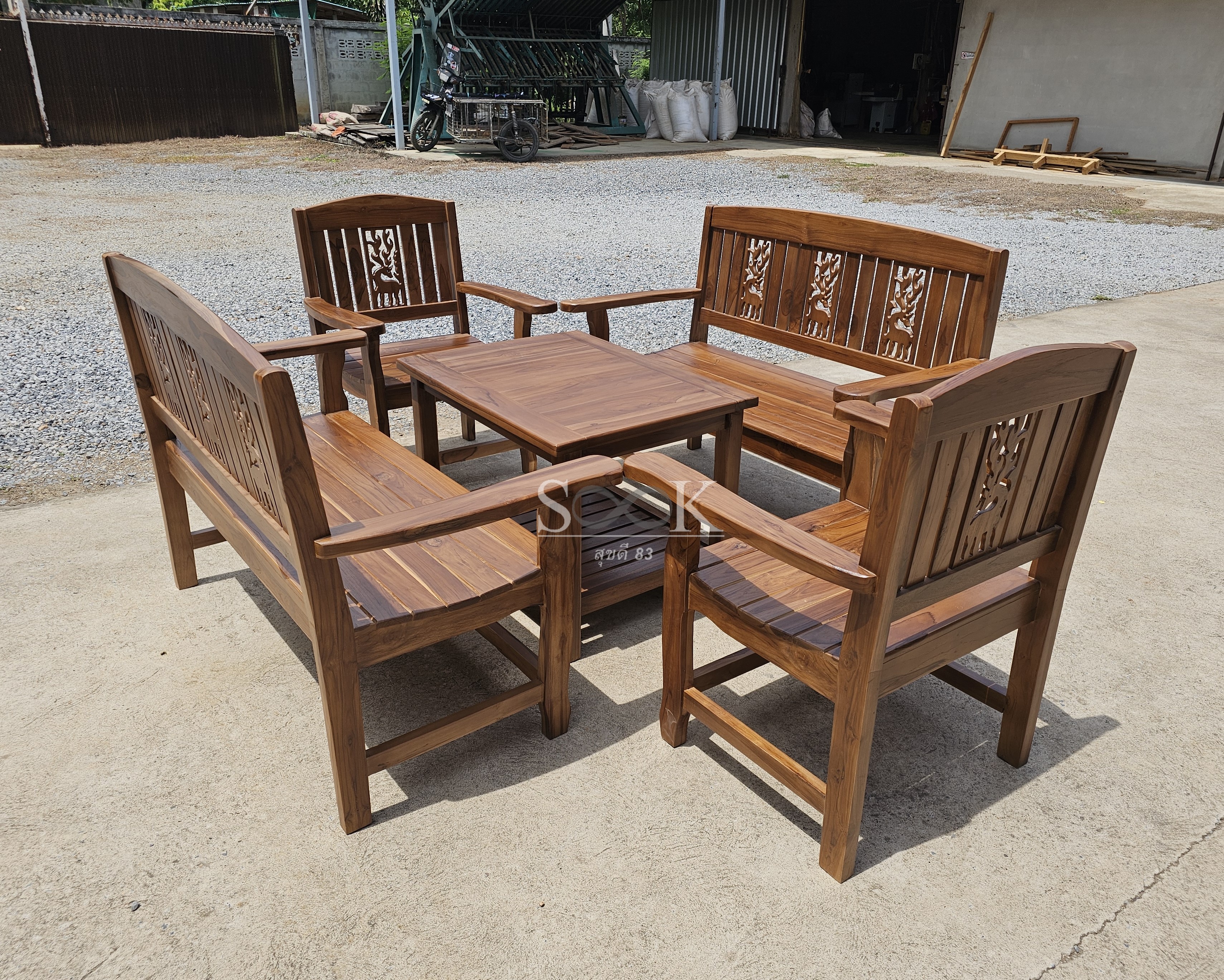 ชุดรับแขกฉลุลายกวาง