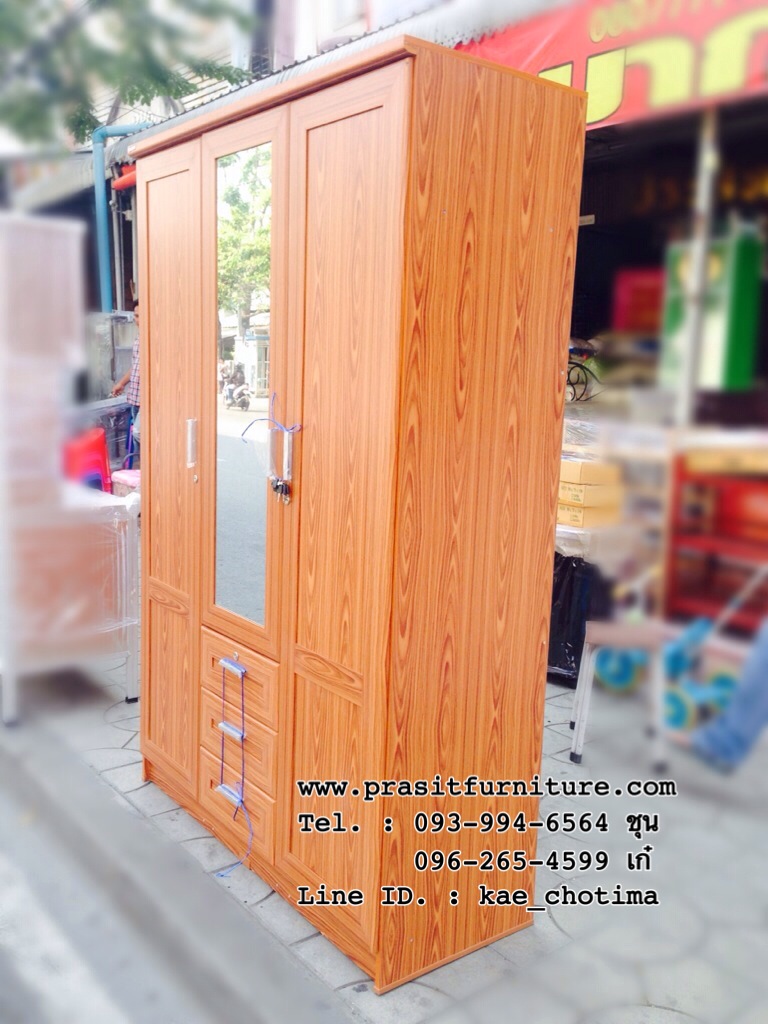 ตู้เสื้อผ้า 3 บาน กระจกกลาง รุ่น W451M ขนาด 135 ซม.