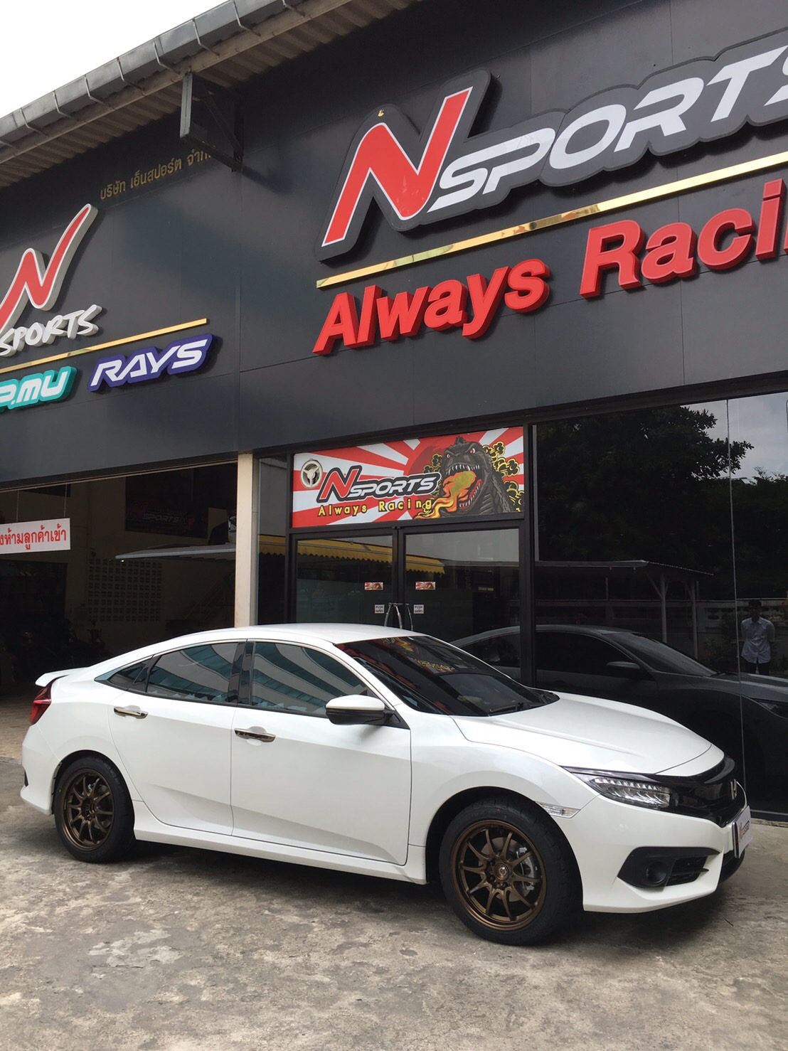 Honda Civic FC + Rays CE28N 17x8+33 5-114.3