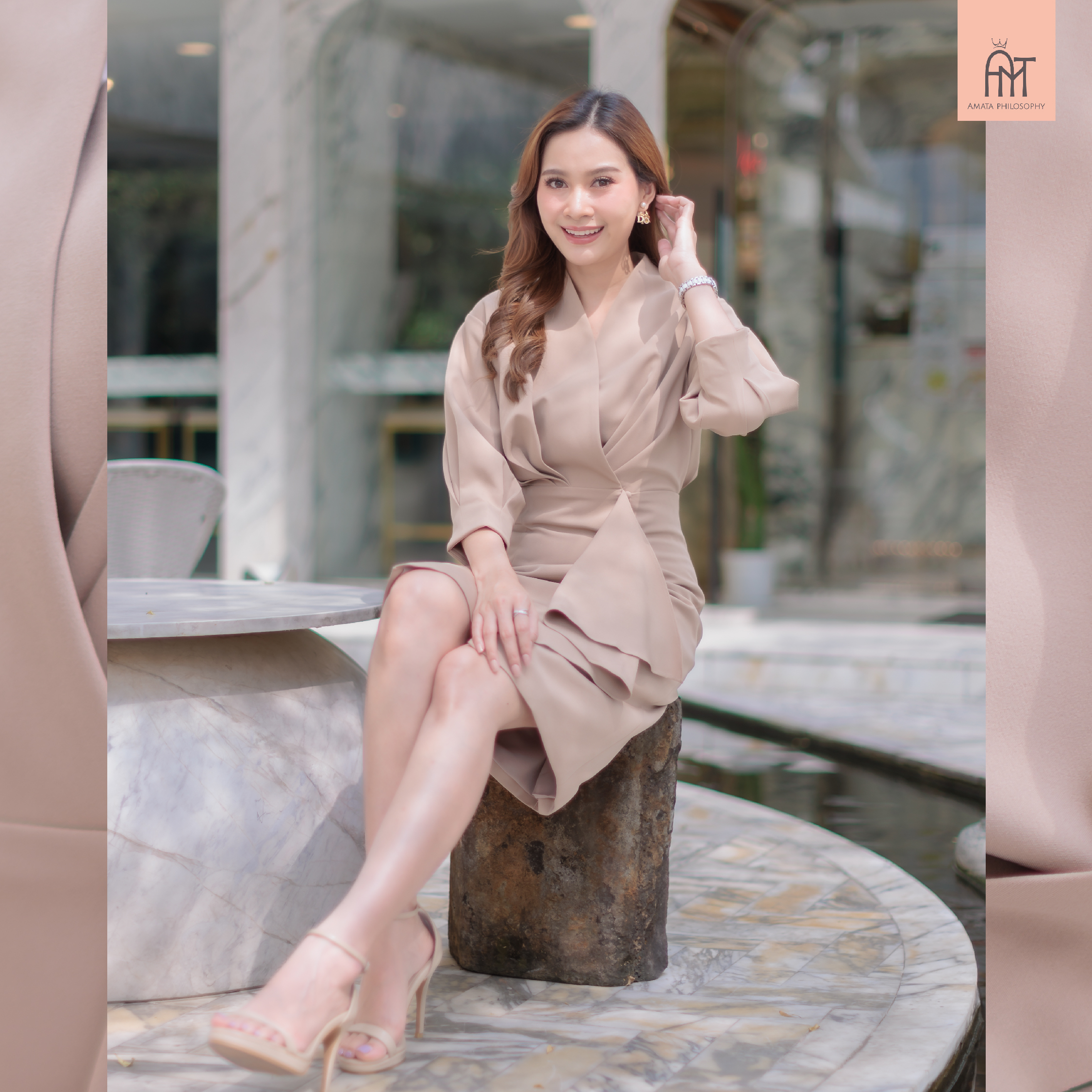 AMATA เดรส Ms. Holmes สีน้ำตาล