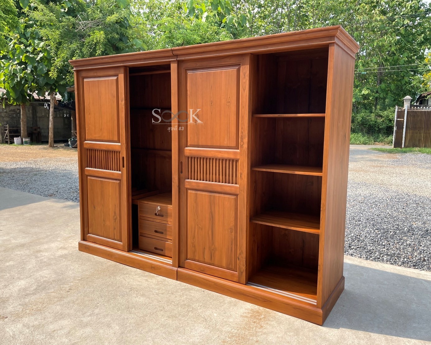 ตู้เสื้อผ้าบานเลื่อนประกบบัวยื่น สูง 1.8 ม.