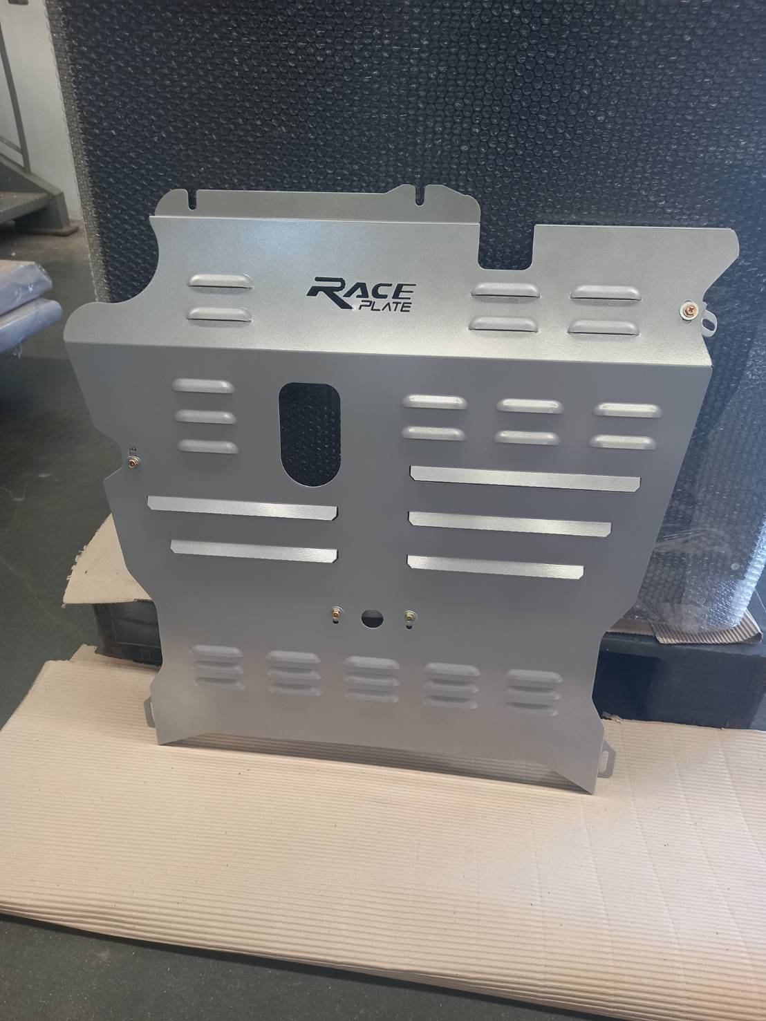 แผ่นปิดใต้ห้องเครื่องอลูมิเนียม Volvo XC90 Raceplate_Undertray