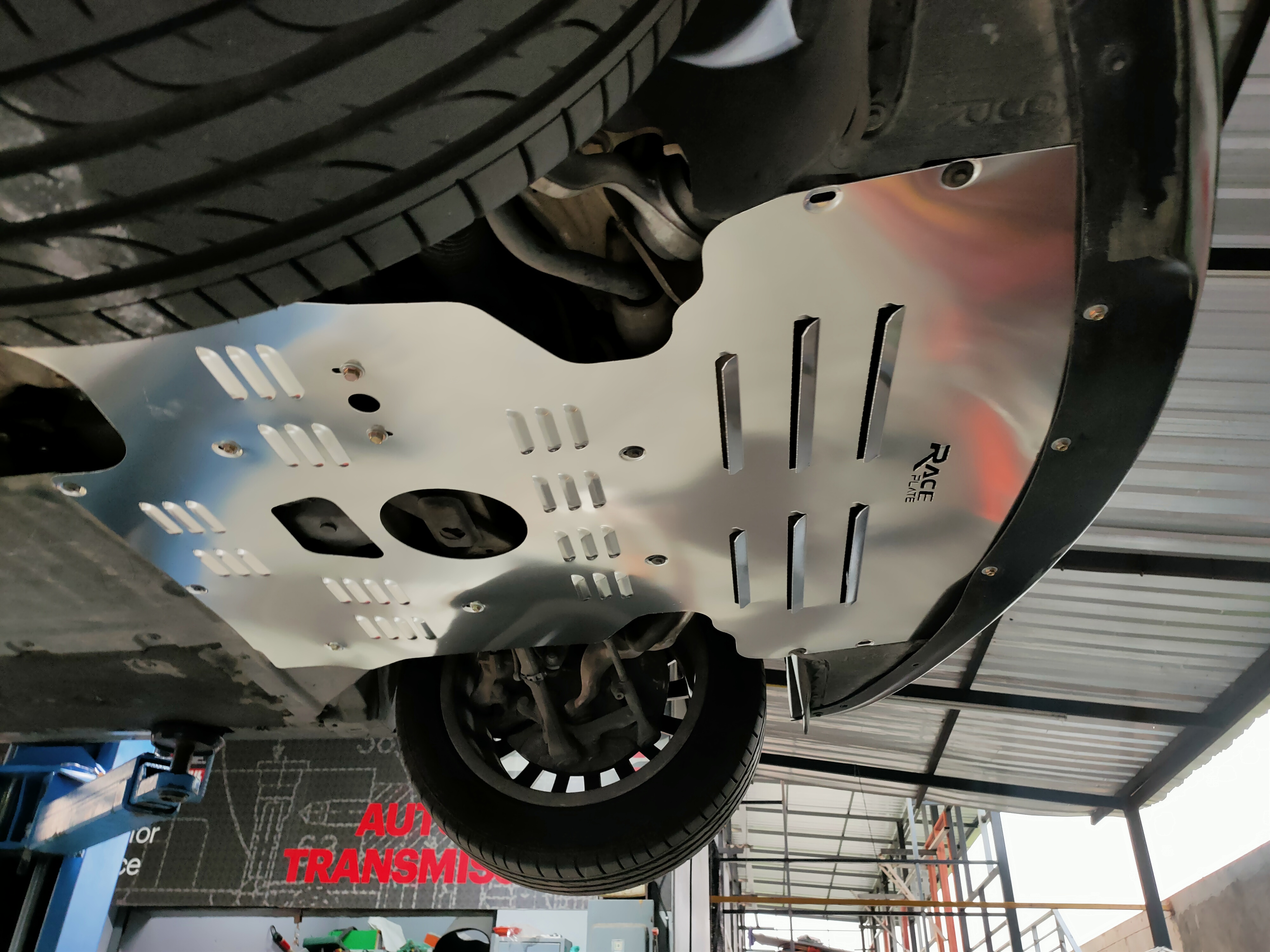 แผ่นปิดใต้ห้องเครื่องอลูมิเนียม BMW E90,E91,E92 Raceplate_Undertray