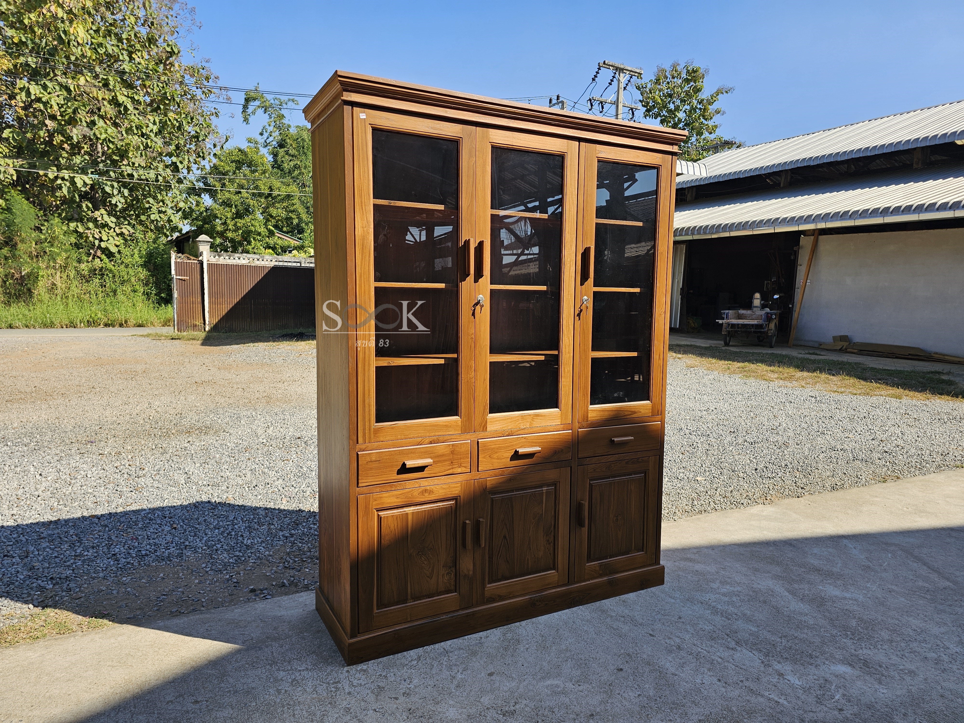 ตู้โชว์ 1.5 ม. บัวยื่น ขาทีบ