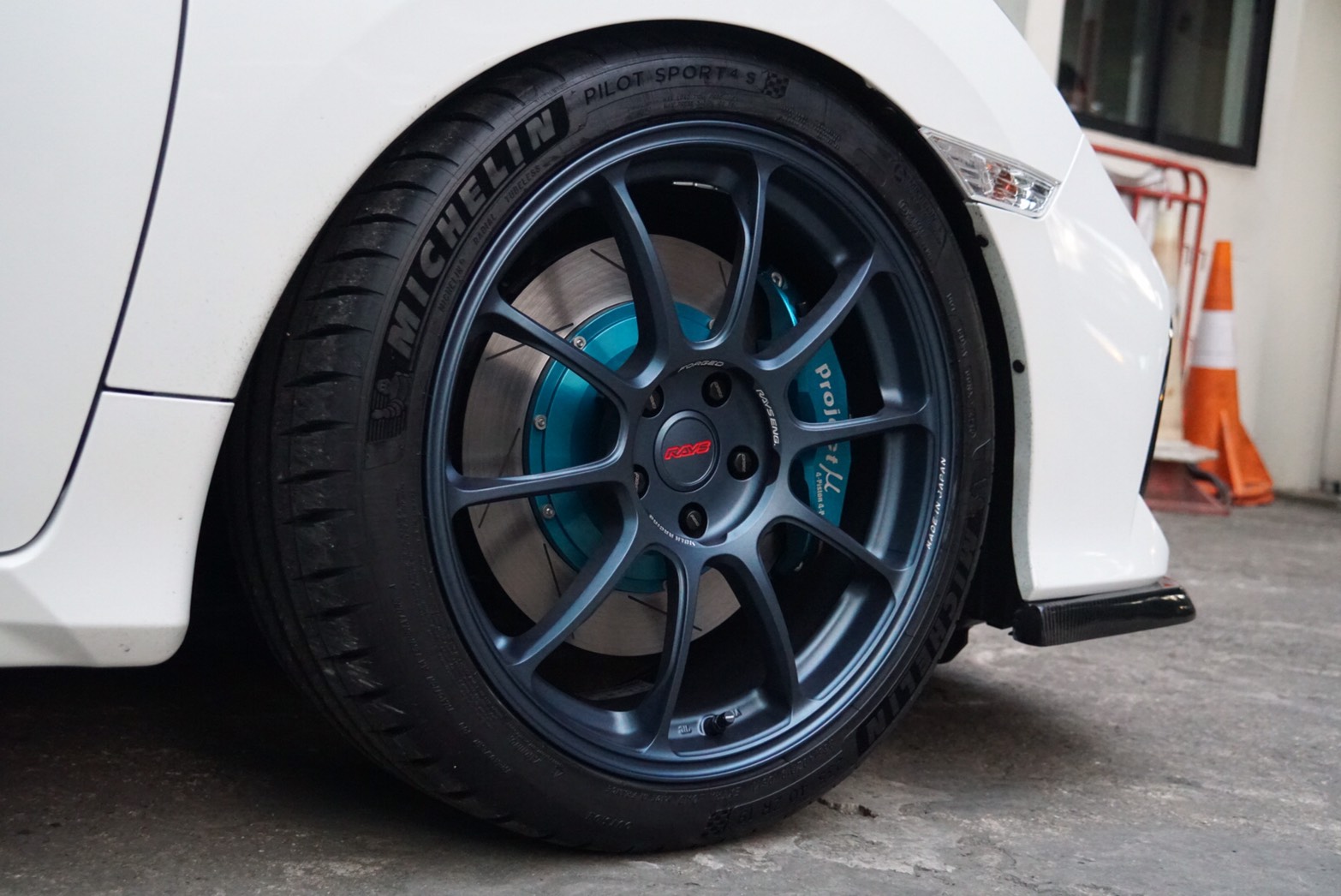 Honda Civic FK (Hatchback) + ZE40 19” + Project Mu