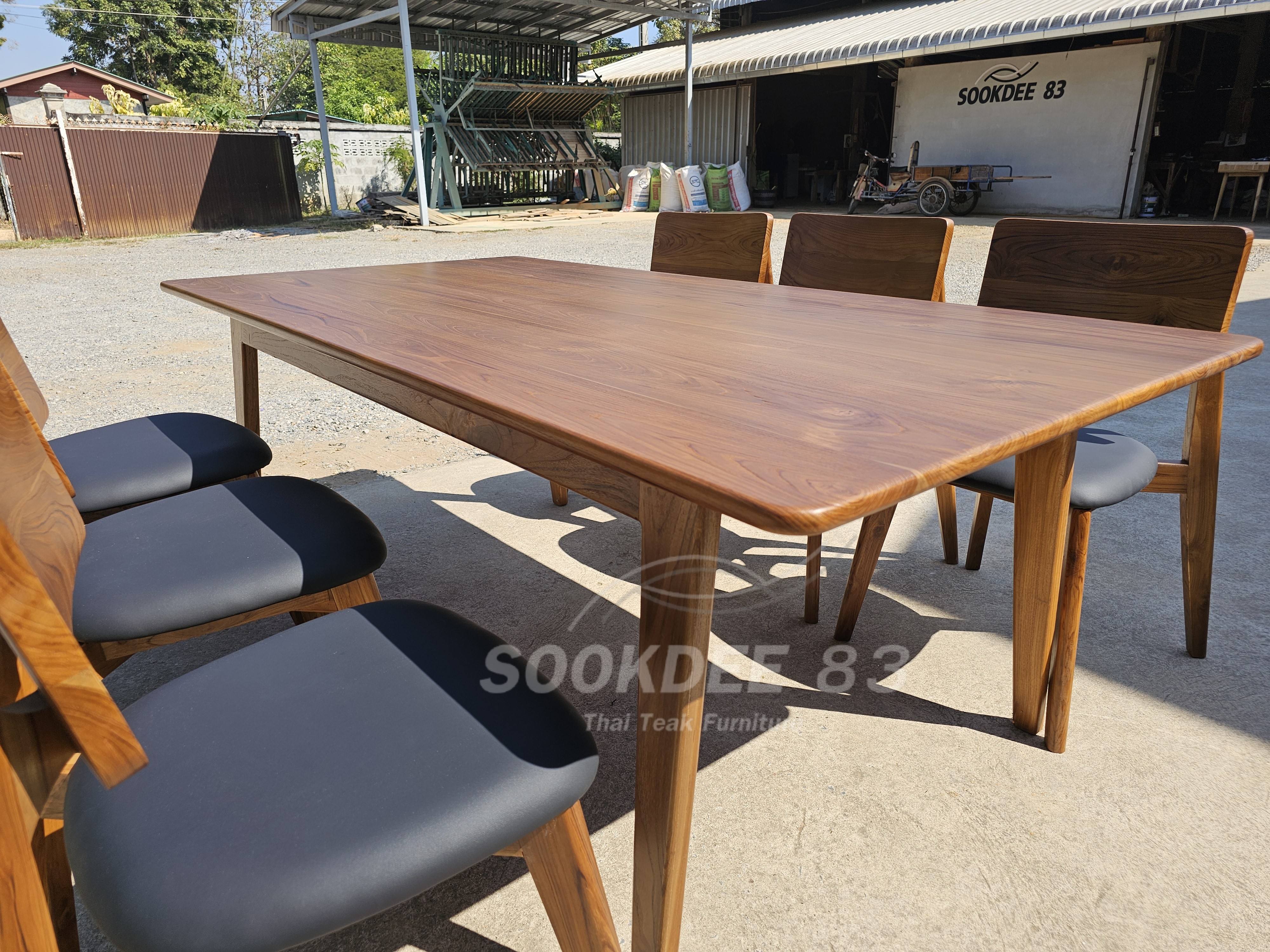 ชุดโต๊ะกินข้าวขาเฉียงมินิมอล 2 ม. เก้าอี้โรบอทมีเบาะ