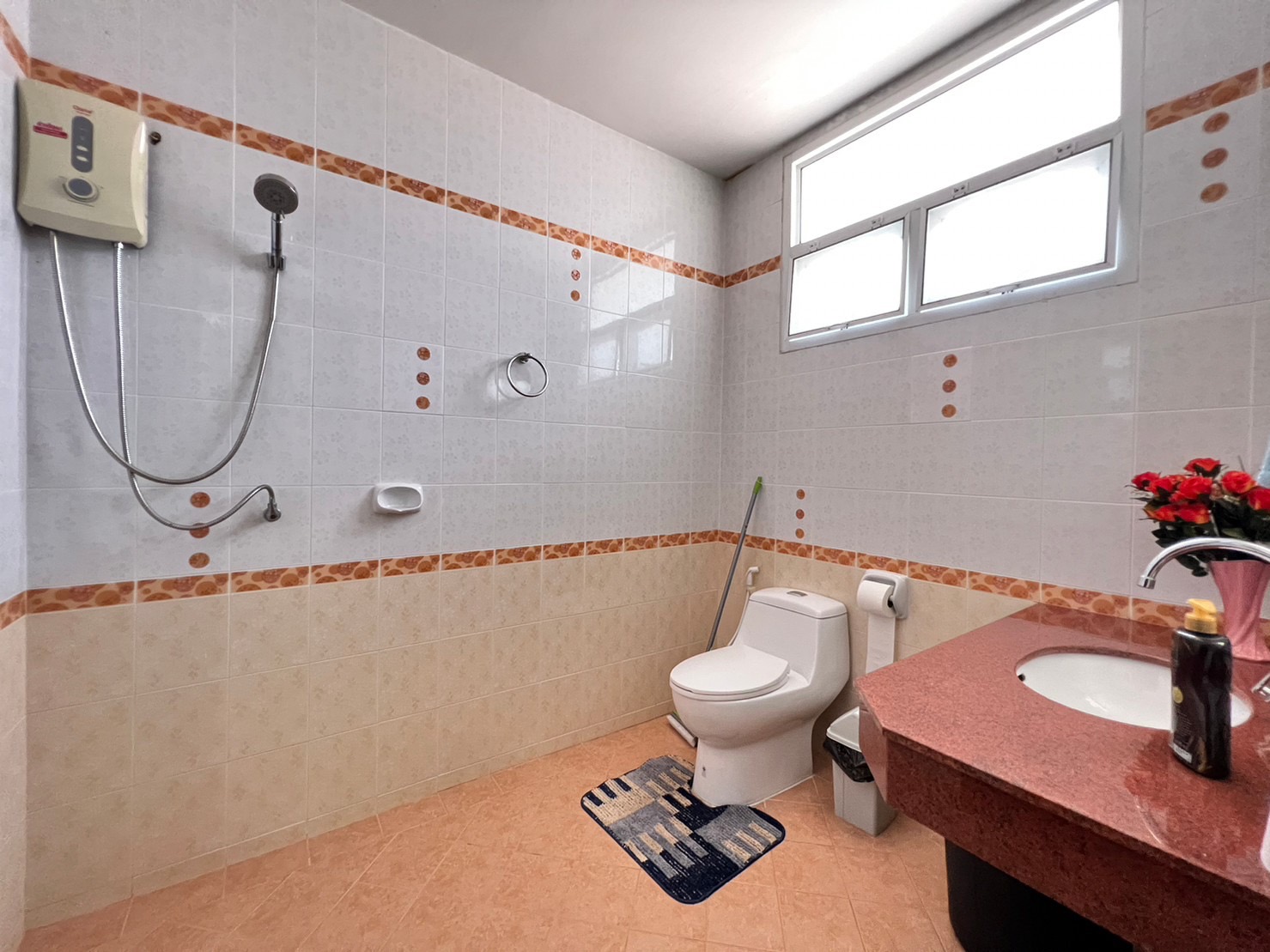 ขาย บ้านเดี่ยว ปลูกสร้างเองหลังใหญ่ สไตล์โมเดิร์น เขาตาโล อำเภอบางละมุง ชลบุรี