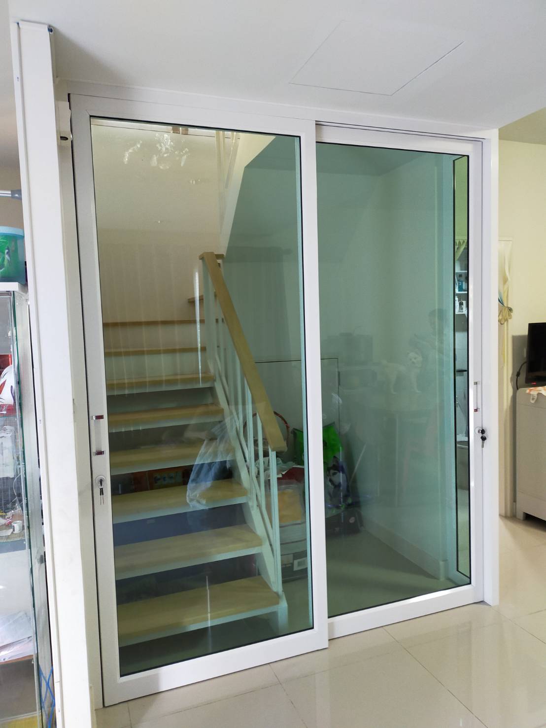 ประตูบานเลื่อนรางแขวน สีขาว