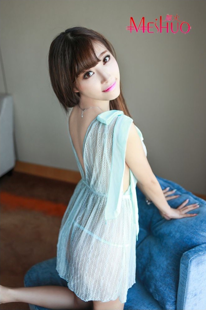 N483 ชุดนอนเซ็กซี่ ชุดนอนอีโรติกผ้าลูกไม้ผ่าอกจั้มเอวสวมใส่แบบใช้คล้องไหล่ ช่วงหัวไหล่แต่งด้วยผ้าซีทรูไว้สำหรับผูกเป็นโบว์สวยๆตามรูปถ่ายสินค้าจริงเลยค่ะ ***ในหุ่นใส่แบบสบายๆยังยืดขยายได้อีกพอสมควร