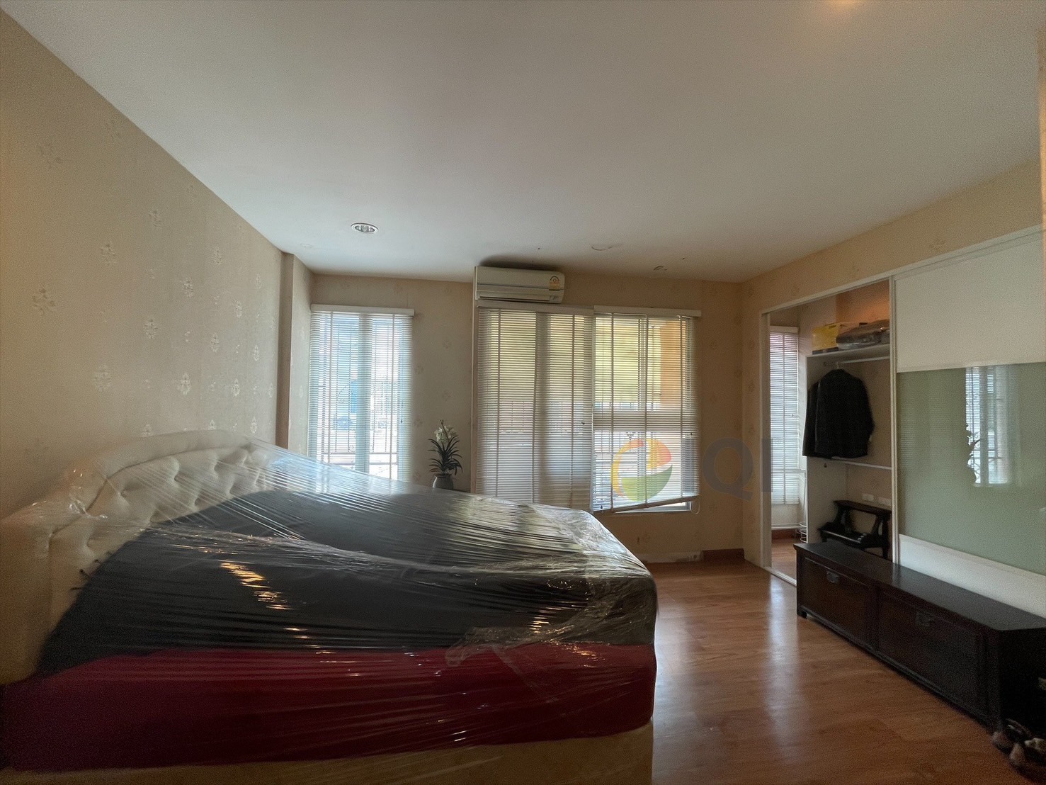 ขายทาวน์โฮม 3 ชั้น บ้านกลางเมือง บริติช ทาวน์ ศรีนครินทร์ แนวรถไฟฟ้าสายสีเหลือง