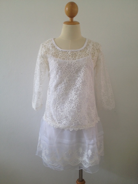 ชุดเดรสผ้าไหมแก้วลายดอกไม้ แขนสามส่วน มี 2 สีค่ะ ส่งฟรี ems