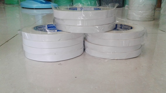 เทปติดพรม Shirafuji ( เทปรุ่นนี้ไม่ทิ้งคราบกาว ) กว้าง 12m ยาว 15m/ม้วน