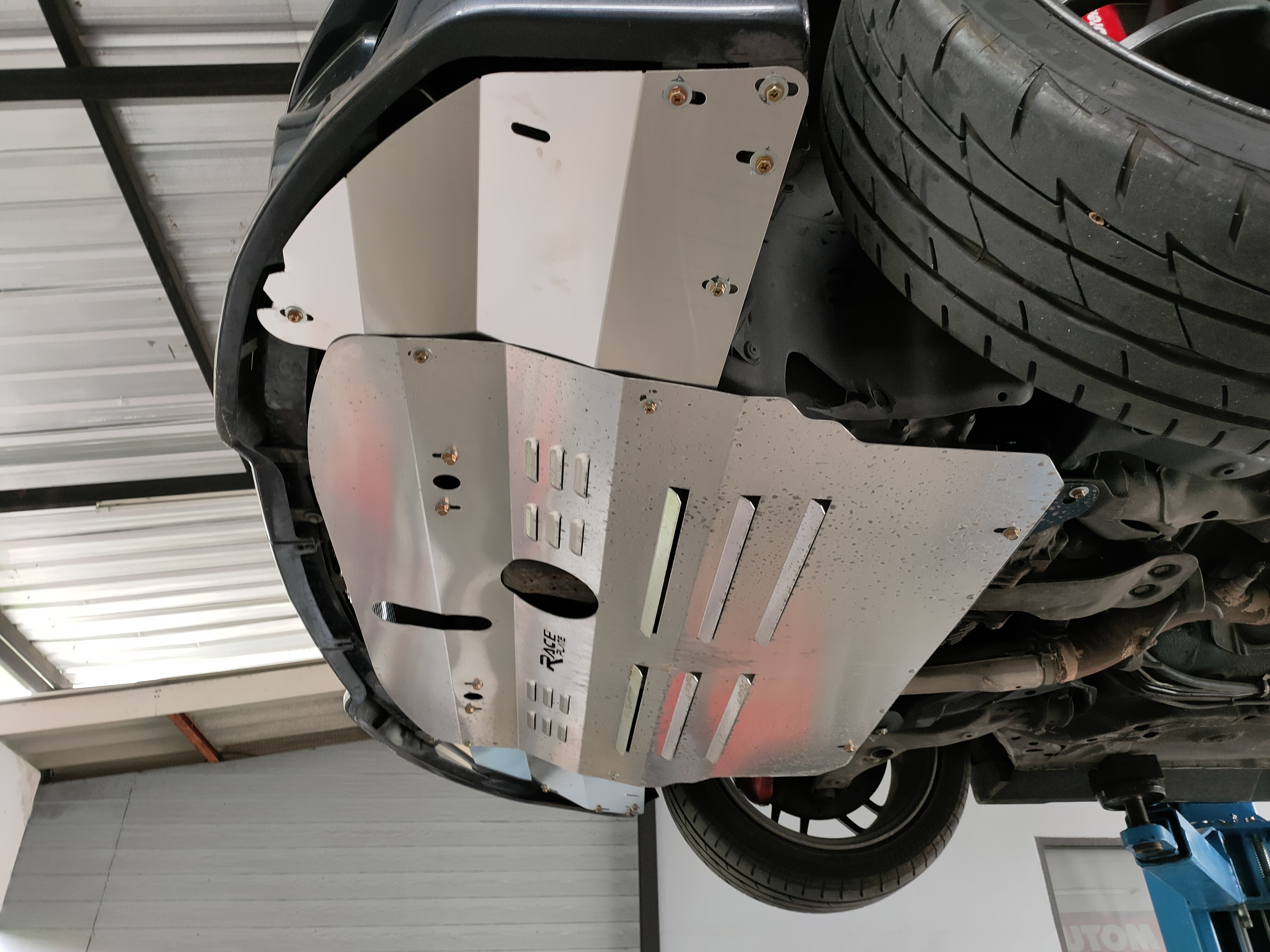 แผ่นปิดใต้ห้องเครื่องอลูมิเนียม Mitsubishi Lancer Evolution 456 Raceplate_Undertray