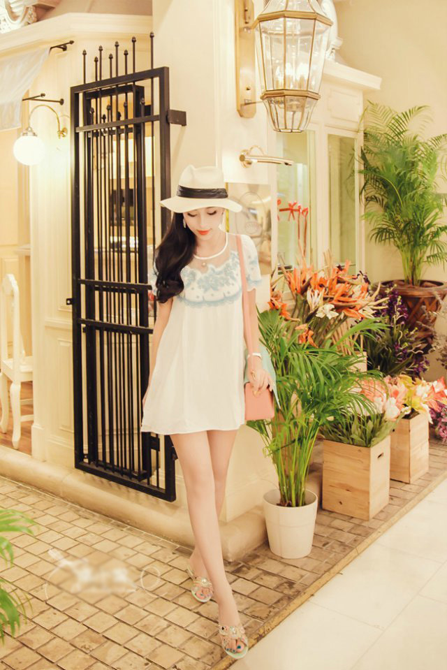 เสื้อตัวยาว หรือ mini dress ผ้าฝ้ายสีขาว ส่งฟรี ems