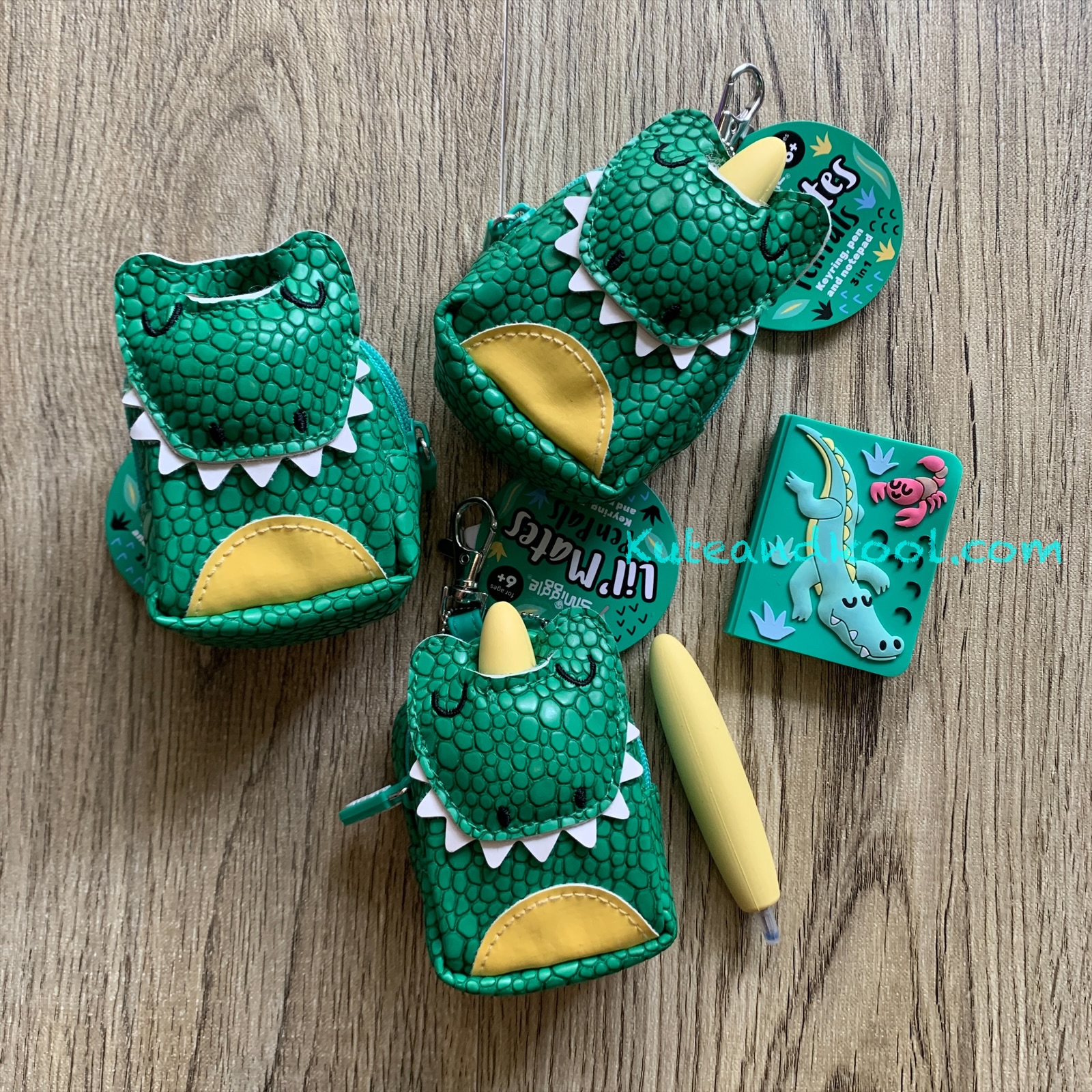 พวงกุญแจ สมุดโน๊ตจิ๋ว ปากกา Smiggle mini penpal keychain - เข้เขียว