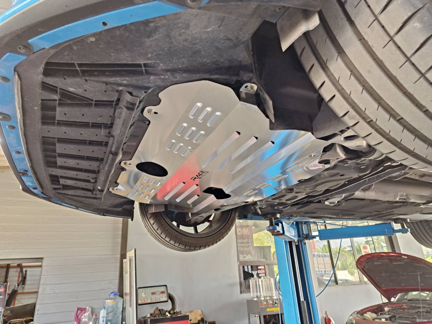แผ่นปิดใต้ห้องเครื่องอลูมิเนียม Ford Focus 2018-2023 Raceplate_Undertray