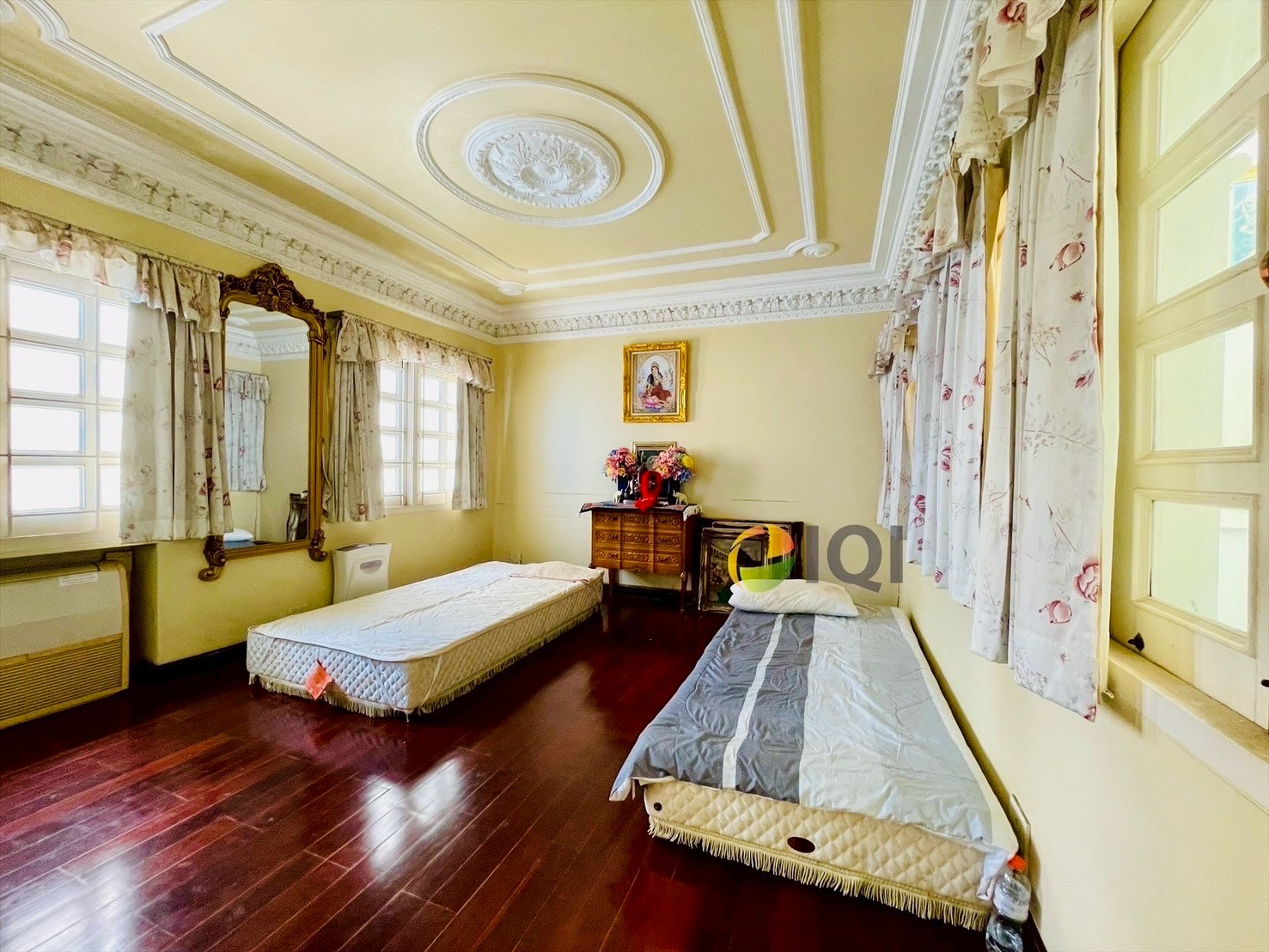 ขายทาวน์เฮ้าส์ 5 ชั้น ทรงโรมัน ถนนวิภาวดี ซอย 2 ทางเข้าหลักของมหาวิทยาลัยหอการค้าไทย