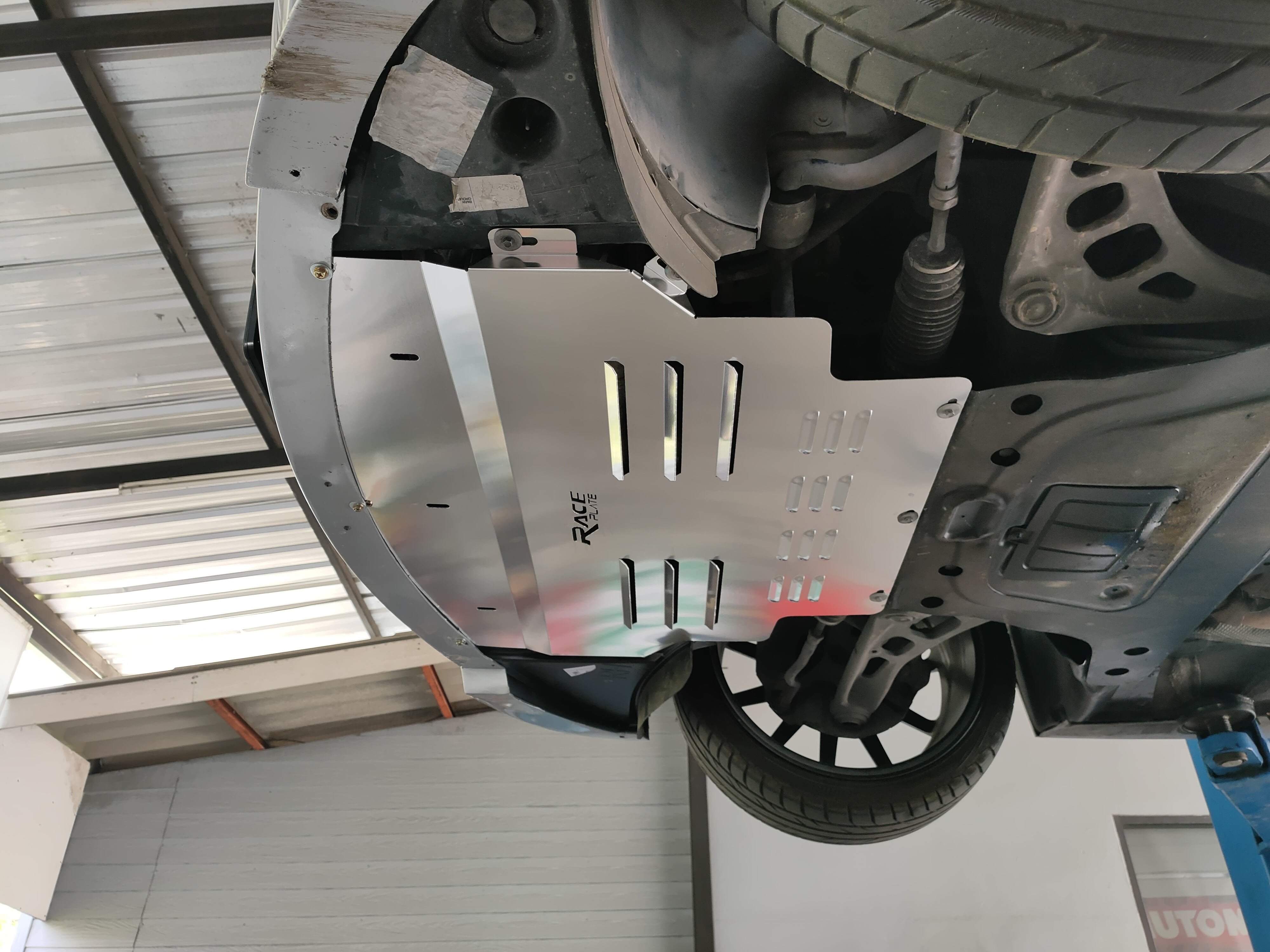 แผ่นปิดใต้ห้องเครื่องอลูมิเนียม BMW Z4 E85 Raceplate_Undertray