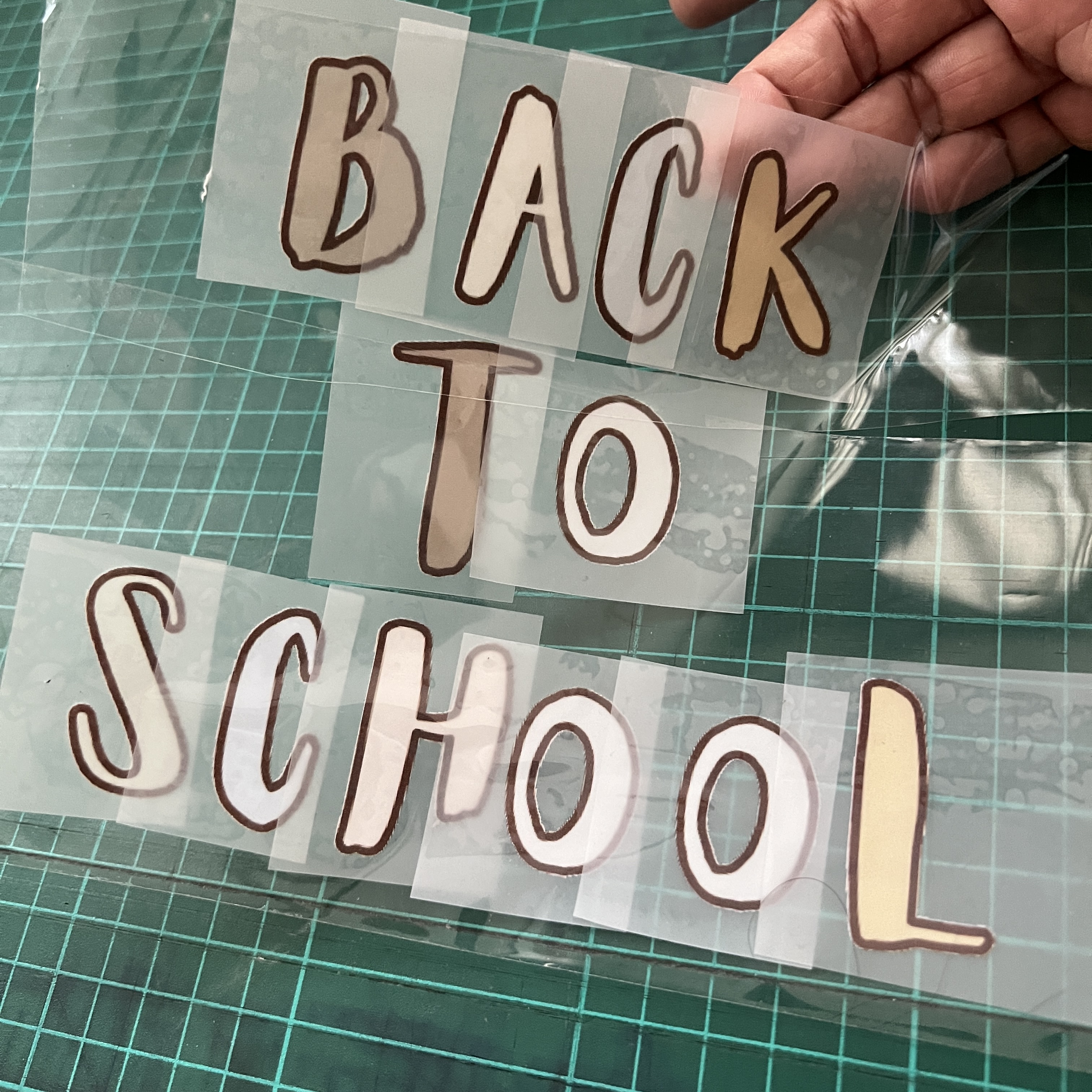 ตัวรีดติดเสื้อ ตัวรีดตัวอักษร Earthtone เล็ก น่ารัก แบบสติกเกอร์ รีดแล้วลอก สกรีนลาย ตัวรีดDFT DTF ART Alphabet Letter