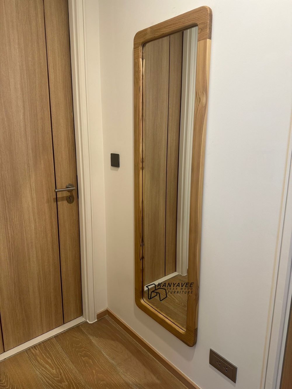 กระจกส่องตัวไม้สักติดผนัง สไตล์มินิมอล