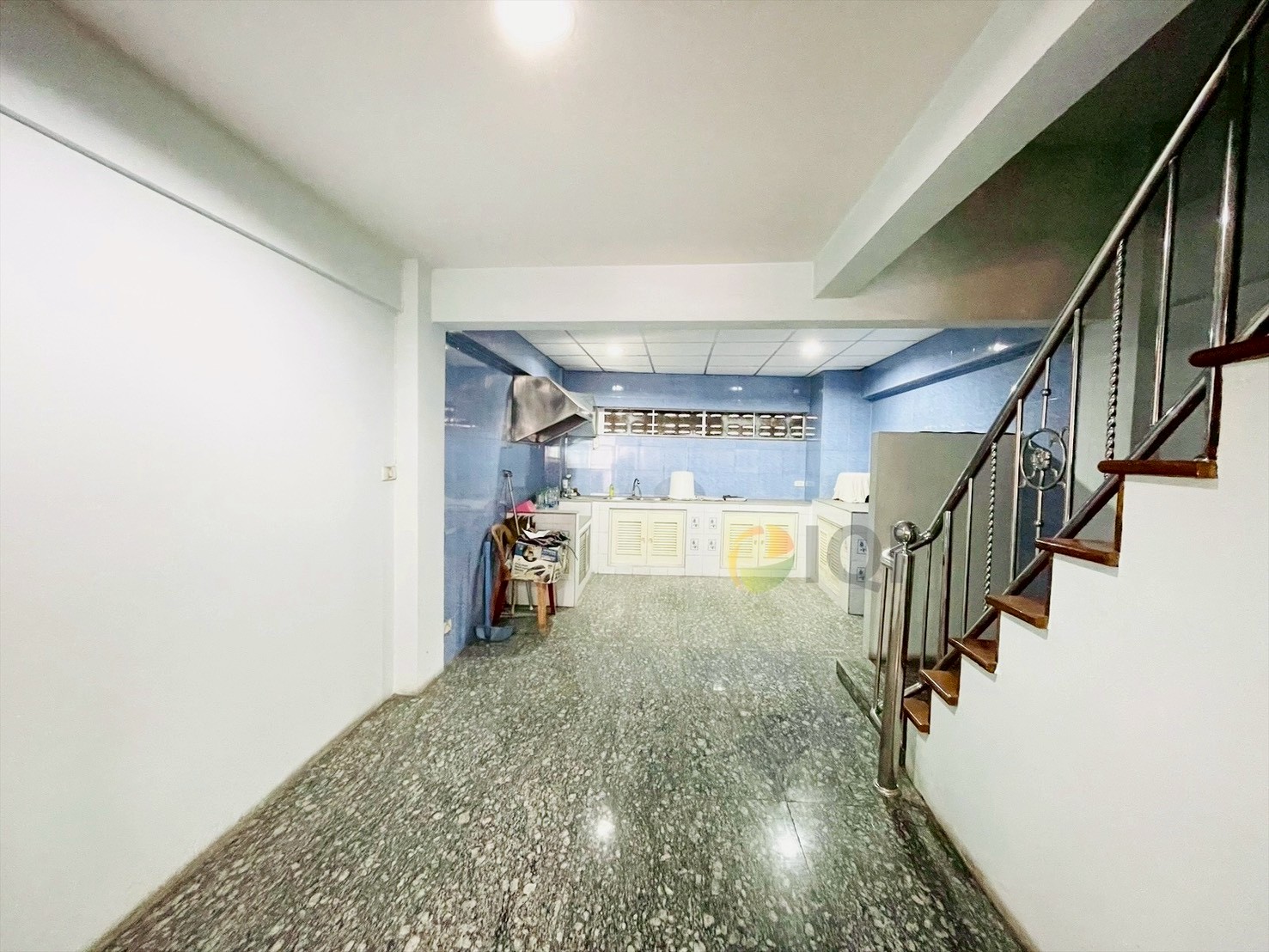 ขายอาคารพาณิชย์ 5 ชั้นครึ่ง ติดถนนอรุณอมรินทร์ ทำเลดีสามารถทำธุรกิจได้หลายอย่าง