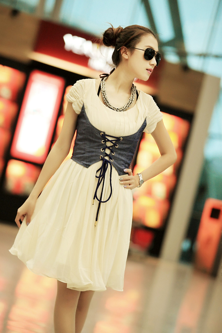ชุดเดรสสีขาว อกแต่งเสื้อยีนส์ ส่งฟรี ems