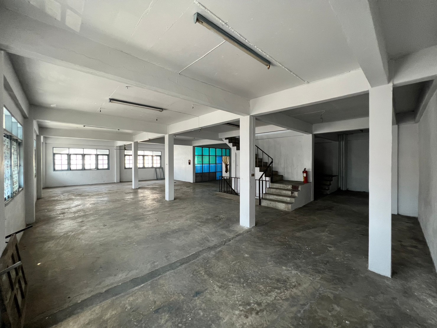 ขาย/ให้เช่า อาคารพาณิชย์ 3 คูหา 4 ชั้นครึ่ง ตั้งอยู่พระราม 3 ซอย 19