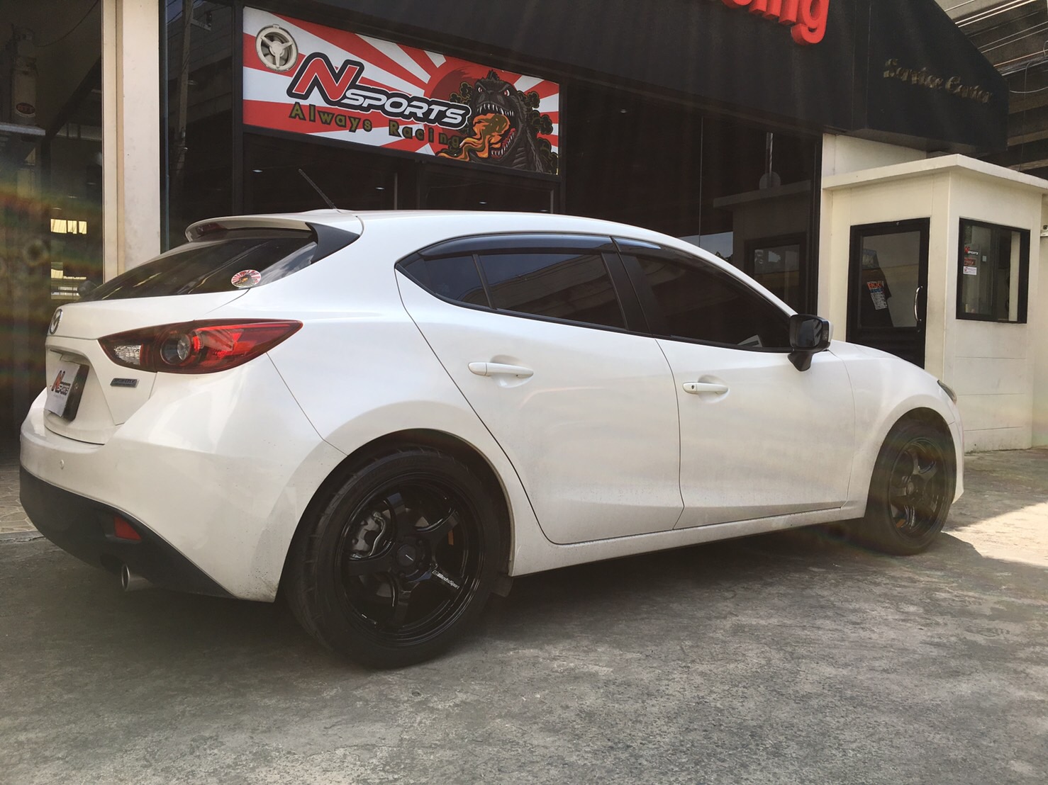 Mazda3 + Wedssports RN-05M 18"