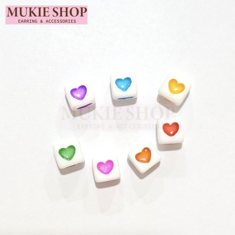 Mukie shop DIY ลูกปัด ตัวอักษร A-Z รุ่นลูกเต๋า รูข้าง (เลือกอักษรได้) ร้อยสร้อย ร้อยลูกปัด