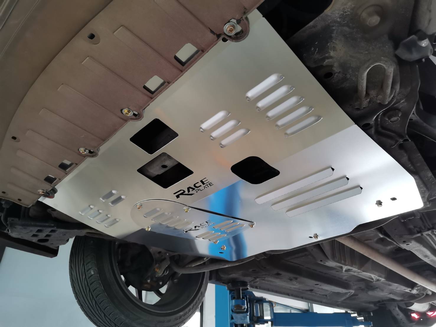 แผ่นปิดใต้ห้องเครื่องอลูมิเนียม Honda Civic FD FB Raceplate_Undertray