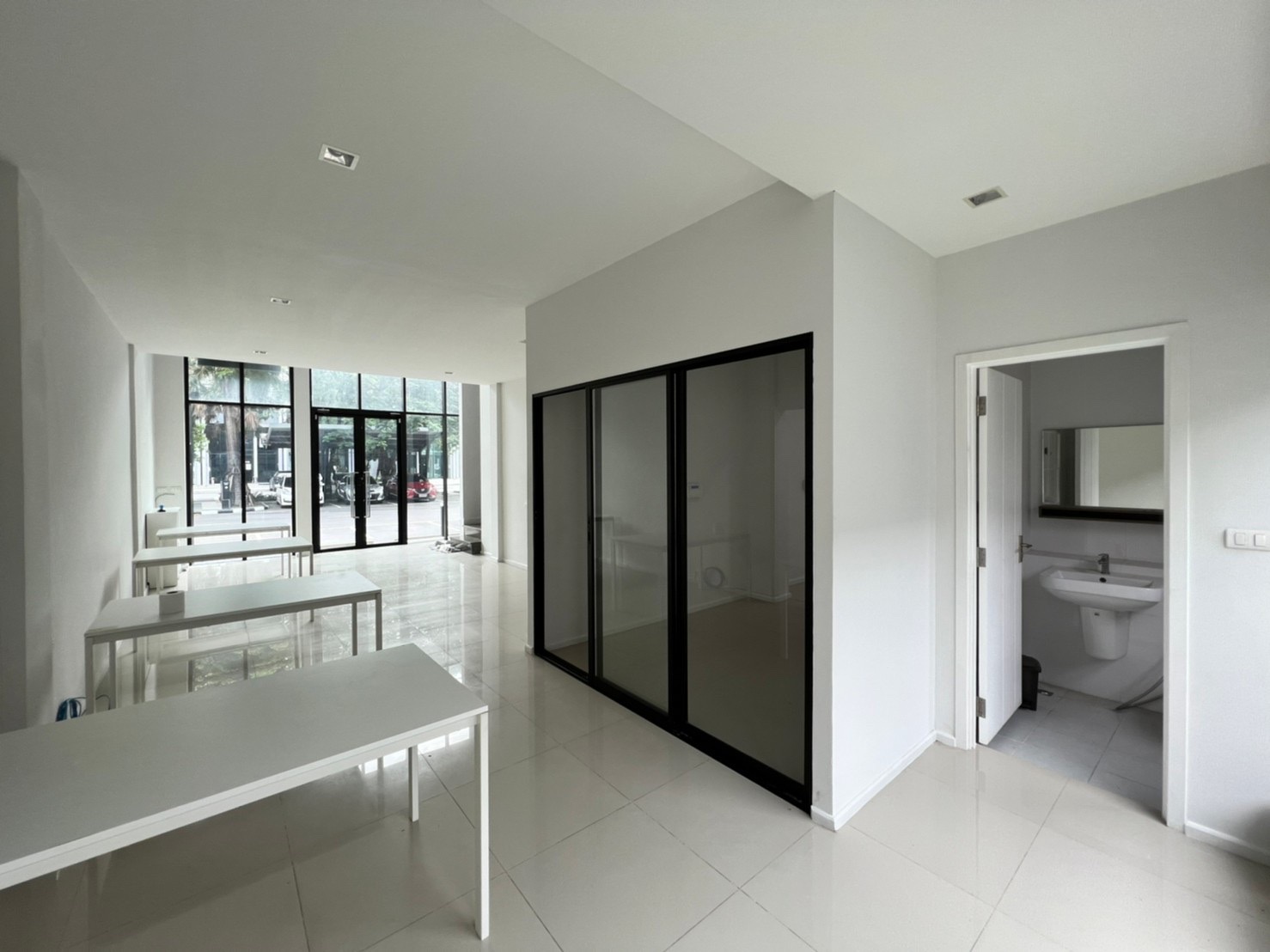 ขายโฮมออฟฟิศ สูง 3 ชั้นครึ่ง 2 คูหา หลังมุม ในโครงการ Cascade Bangna บนทำเล ถนน บางนา-ตราด กม.5 ขาเข้าถนนสุขุมวิท