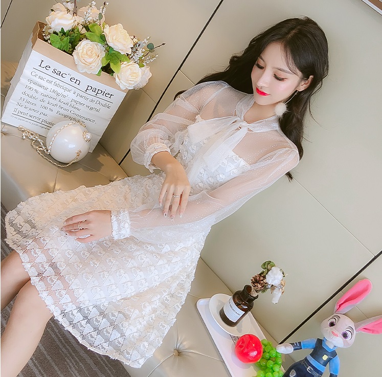 ชุดเดรสสีครีม เดรสออกงานสีครีม ผ้าลูกไม้เนื้อนิ่ม คอเสื้อผูกโบว์ ส่งฟรี ems