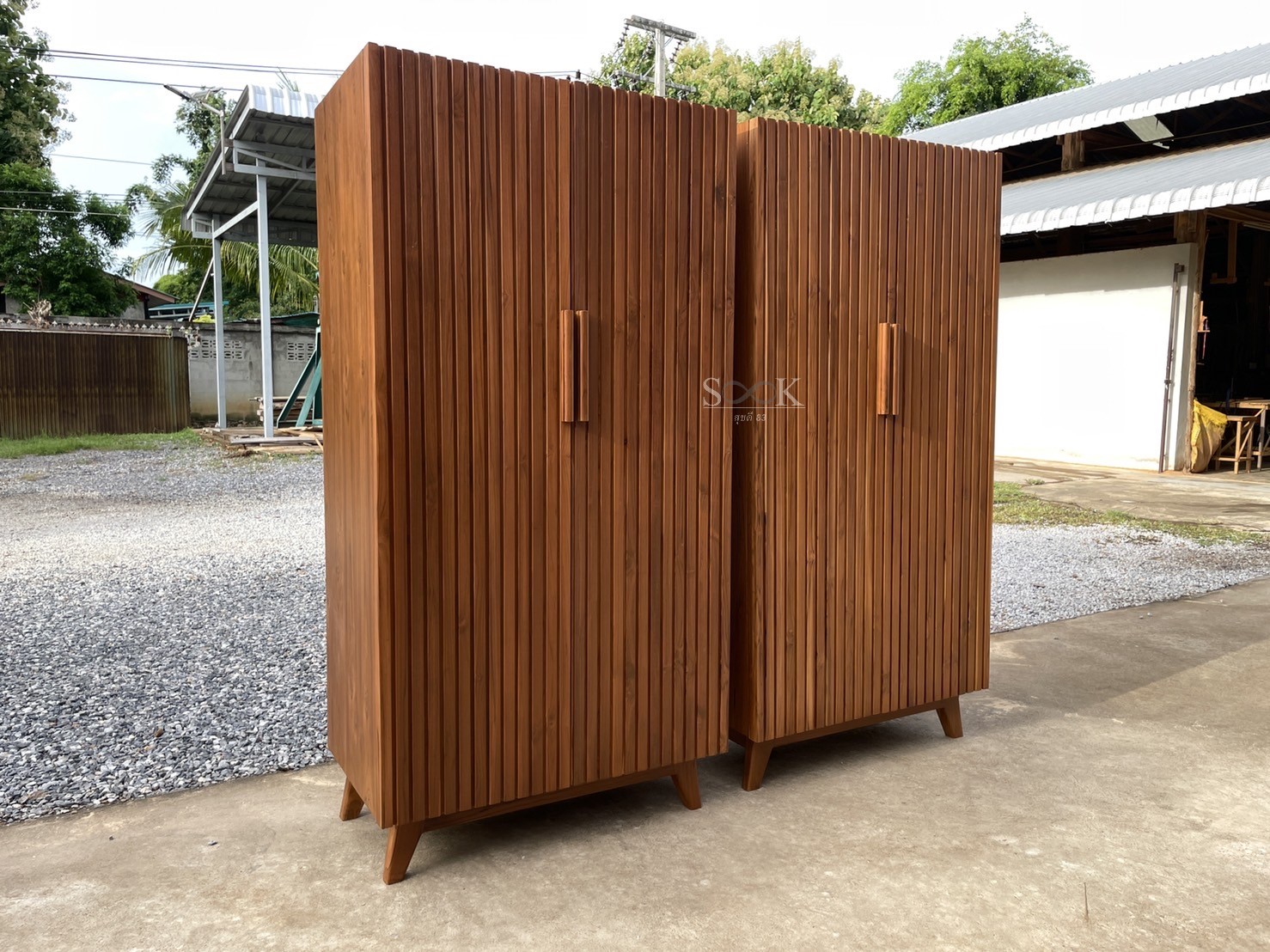 ตู้เสื้อผ้าโมเดิร์นบานซี่แบน