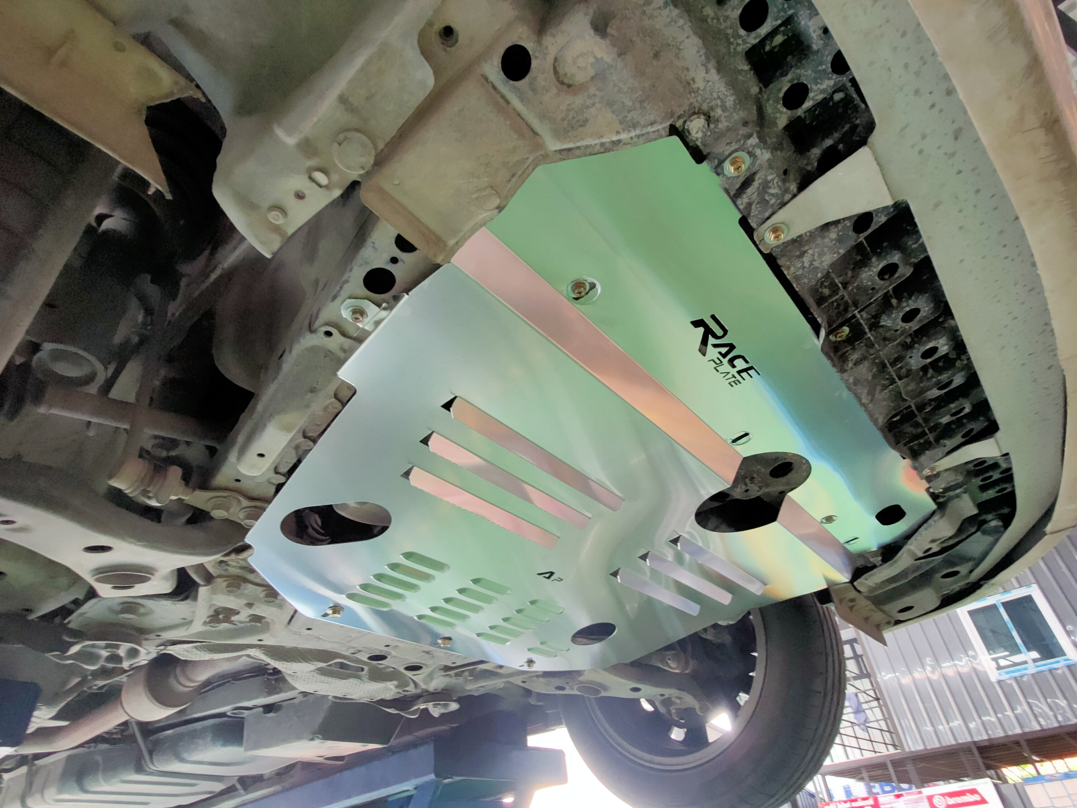 แผ่นปิดใต้ห้องเครื่องอลูมิเนียม Toyota Alphard 20 Raceplate_Undertray