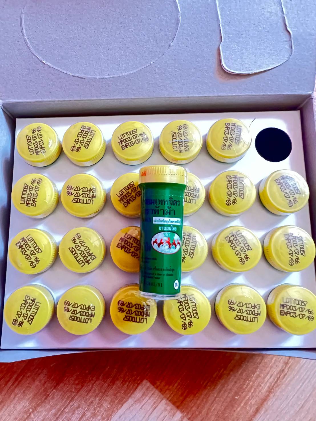 ยาหอมเทพจิตร ตรา ห้าม้า 1ชิ้น