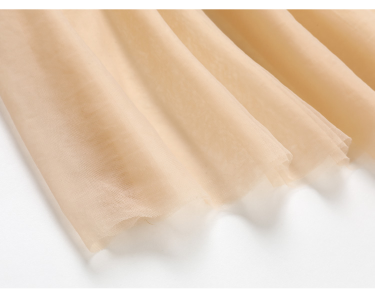 ชุดเดรสยาวสีครีม ผ้าโปร่งปักด้ายสีทอง ชมพูและสีดำลายวงรีเล็กๆๆ ส่งฟรี