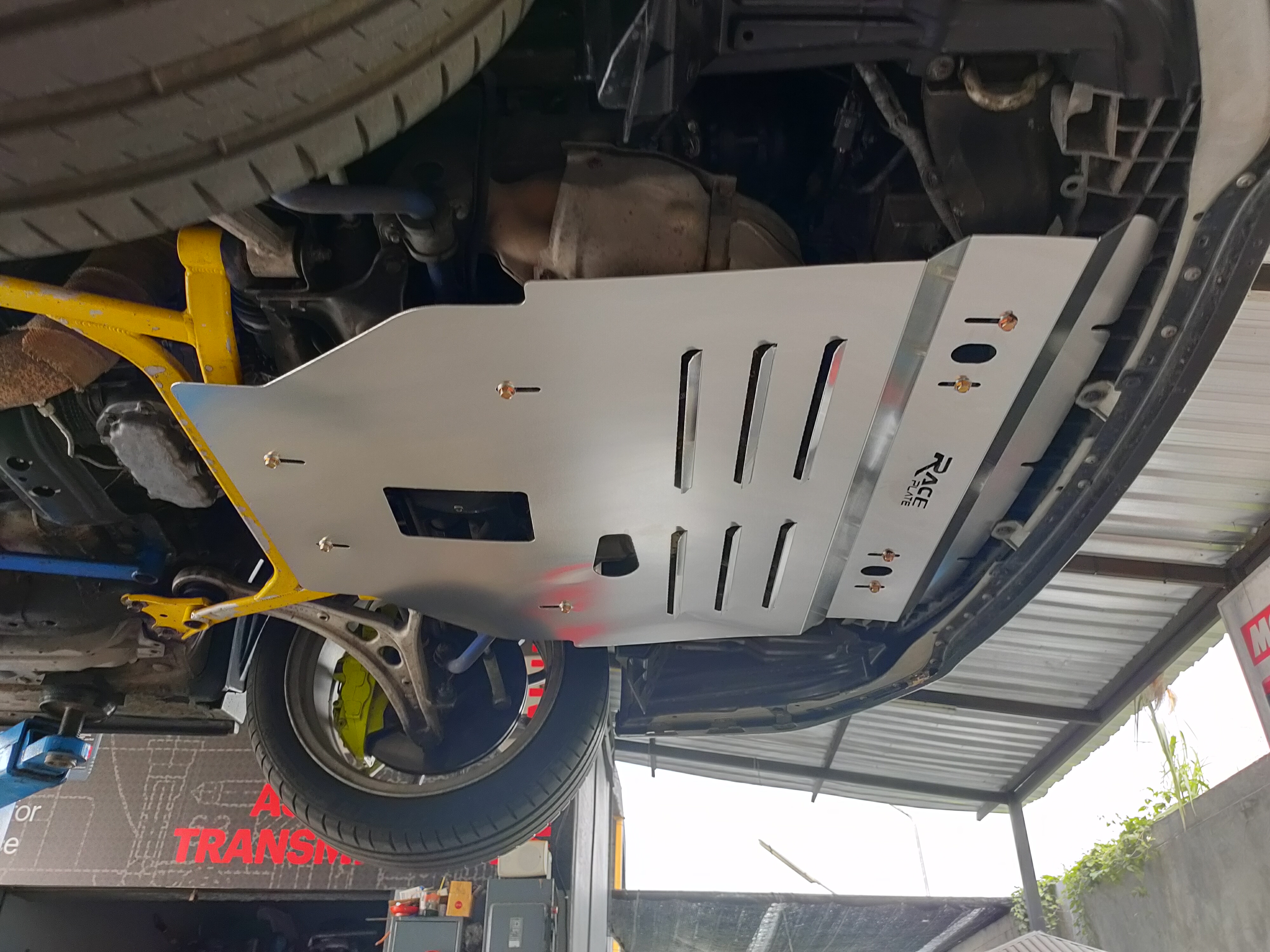 แผ่นปิดใต้ห้องเครื่องอลูมิเนียม Subaru Impreza GH แมว Raceplate_Undertray