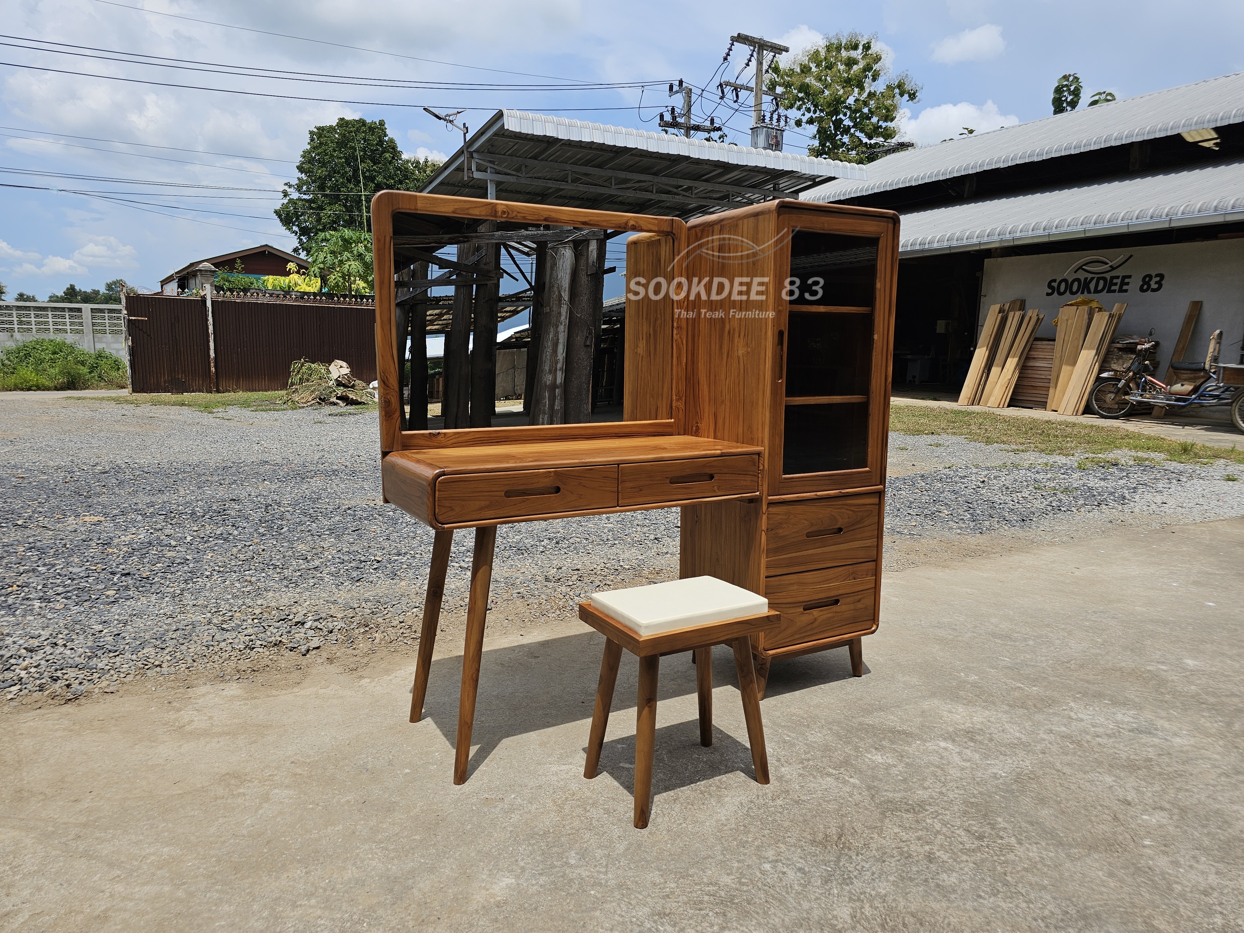 โต๊ะเครื่องแป้งมินิมอลผสมตู้กระจก