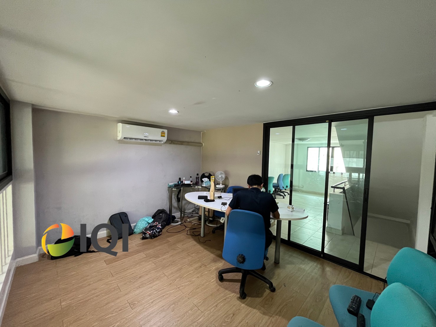 ขาย อาคารพาณิชย์ 3.5 ชั้น The Village ปัญญา-รามอินทรา