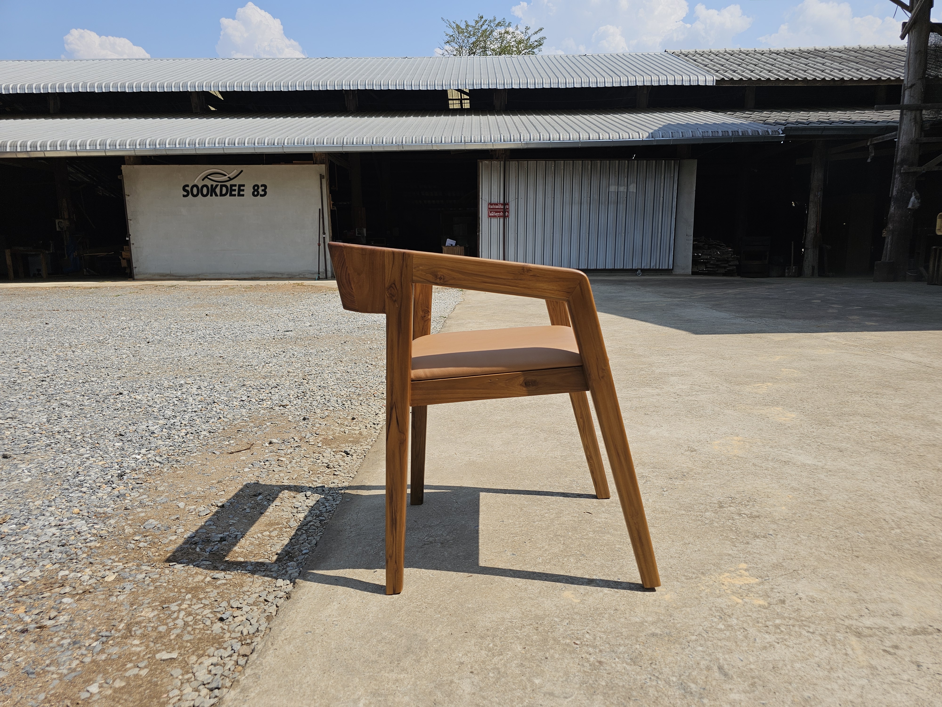 เก้าอี้แขนสโลปพนักกว้างเพิ่มเบาะ