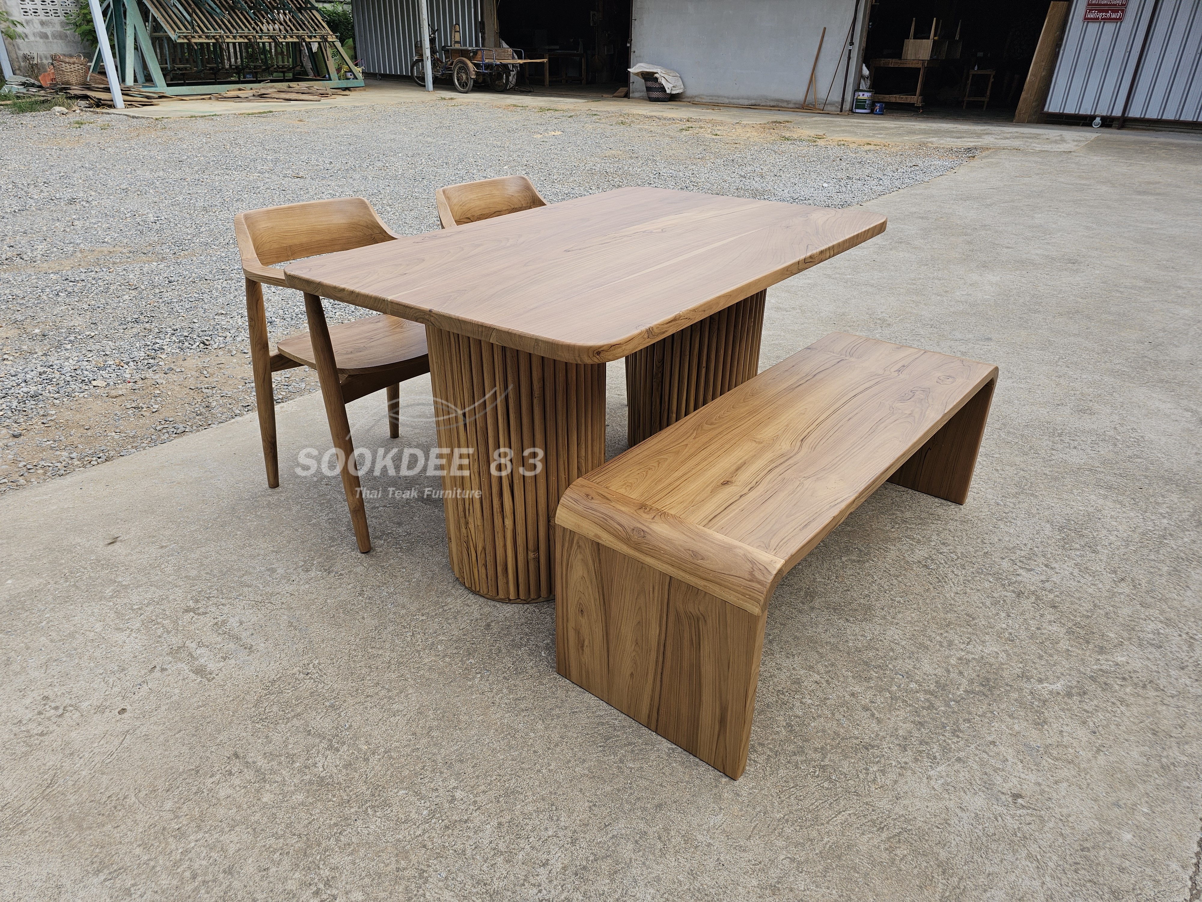 ชุดโต๊ะกินข้าวขากล่องประดับซี่ (สีสัก)