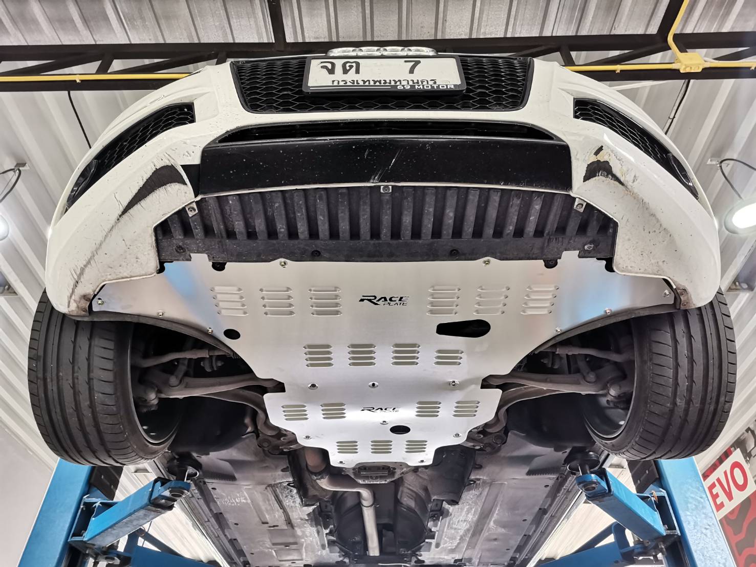 แผ่นปิดใต้ห้องเครื่องอลูมิเนียม Audi A5 2009 Raceplate_Undertray