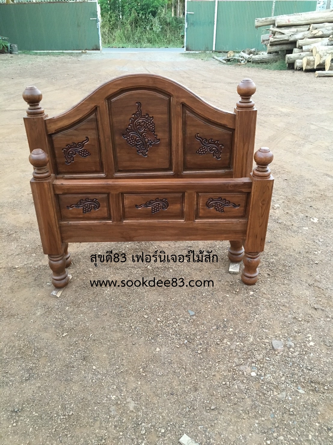 เตียงทึบแกะลาย