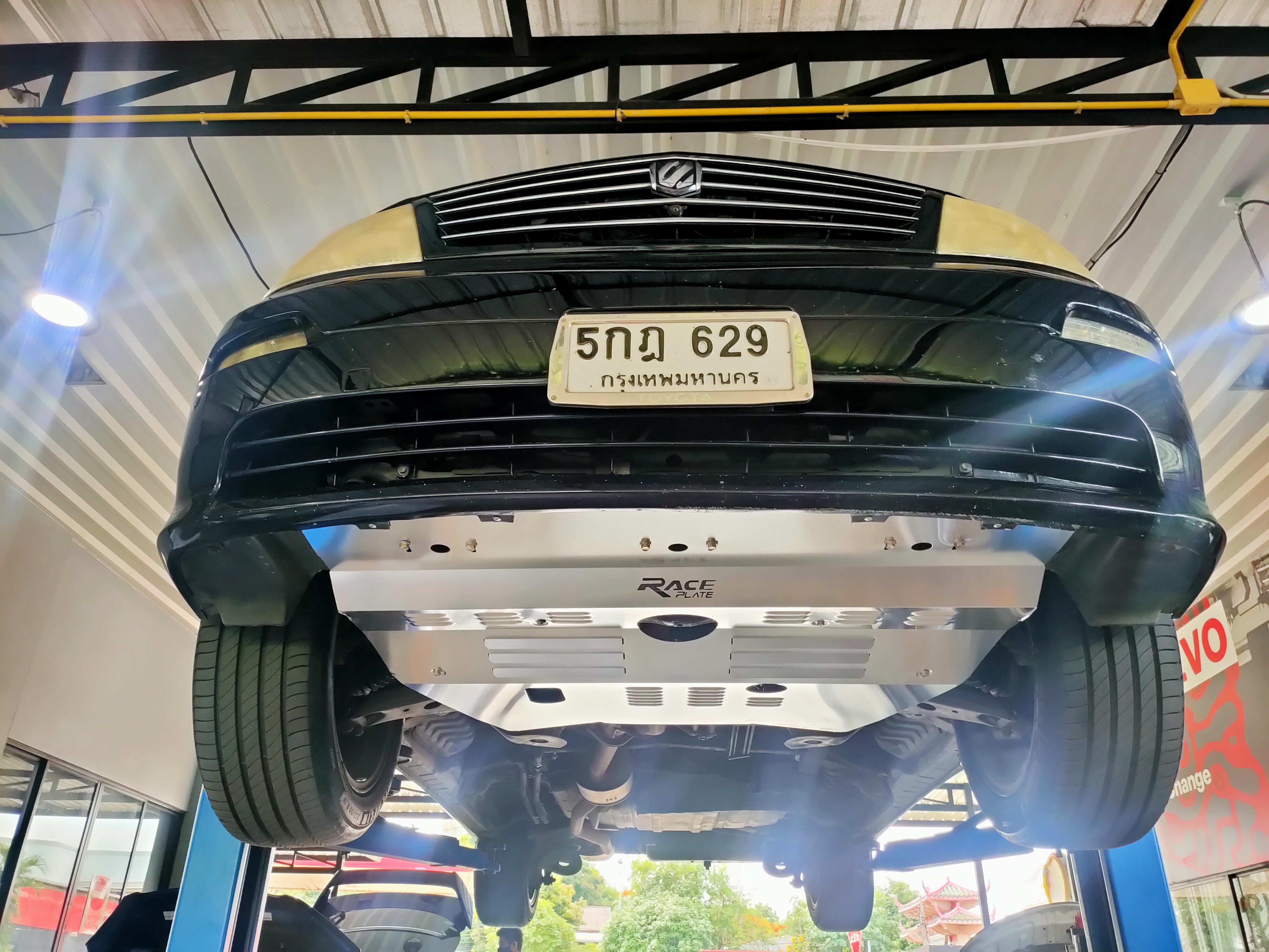 แผ่นปิดใต้ห้องเครื่องอลูมิเนียม Toyota Alphard 10 Raceplate_Undertray