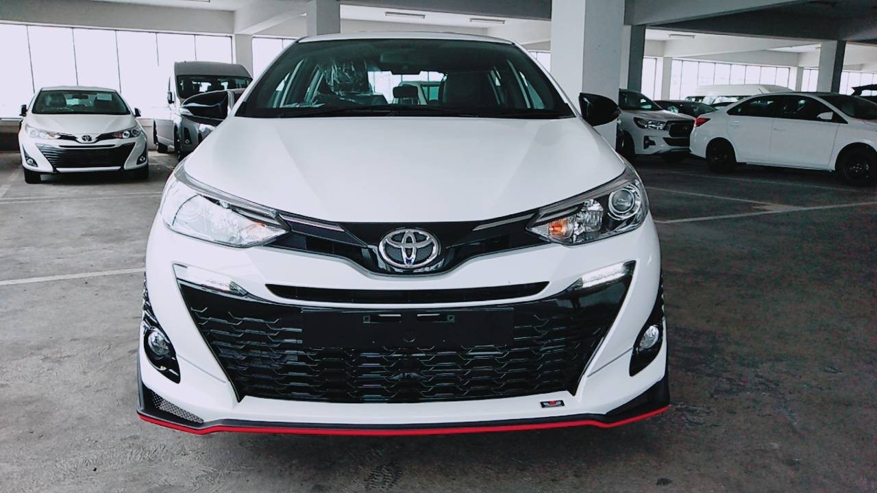 ํชุดแต่ง Yaris 5 ประตู Rider ท่อเหลี่ยม ชุด 4 ชิ้น