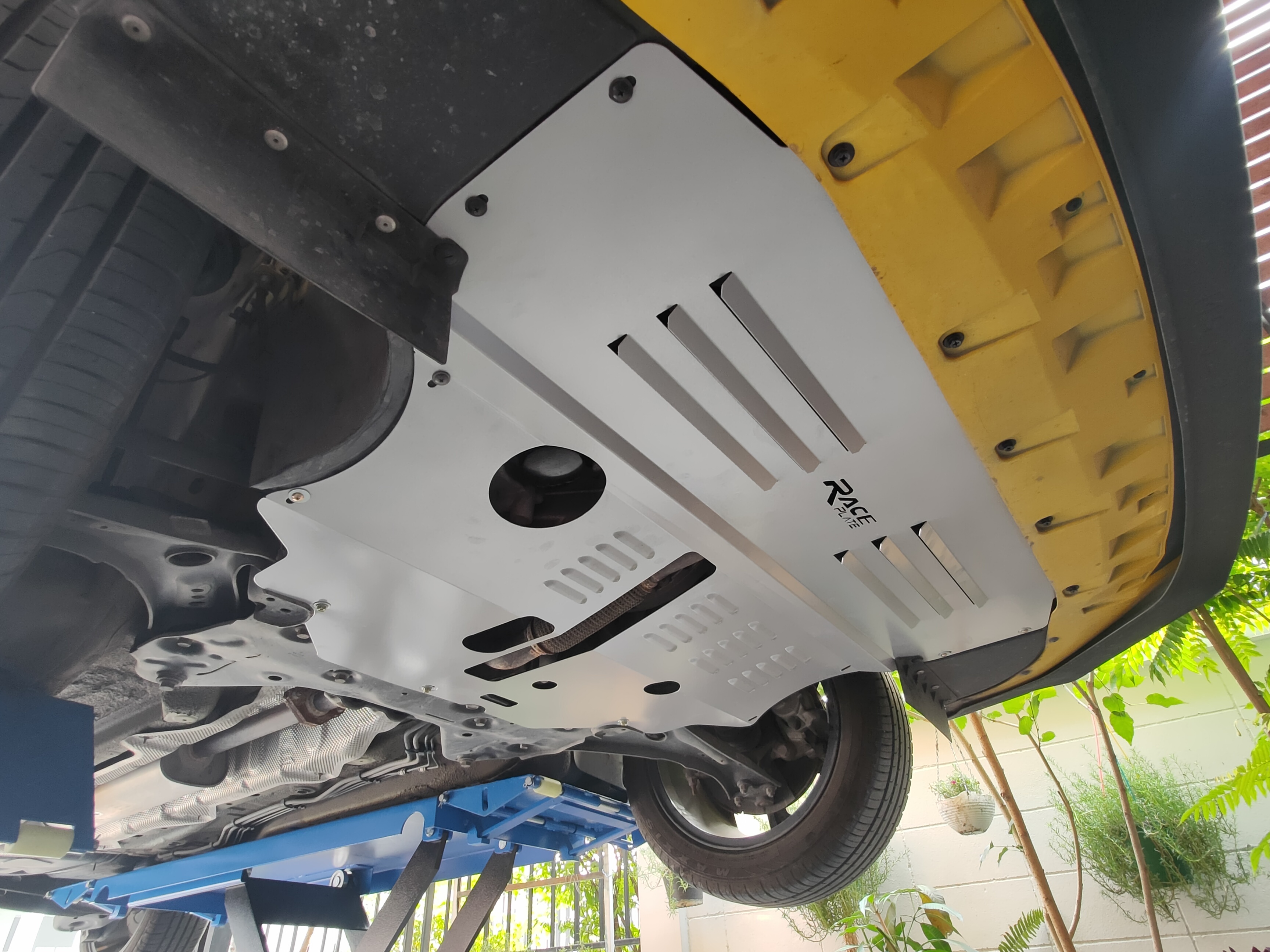 แผ่นปิดใต้ห้องเครื่องอลูมิเนียม MG5 2020-2023 Raceplate_Undertray