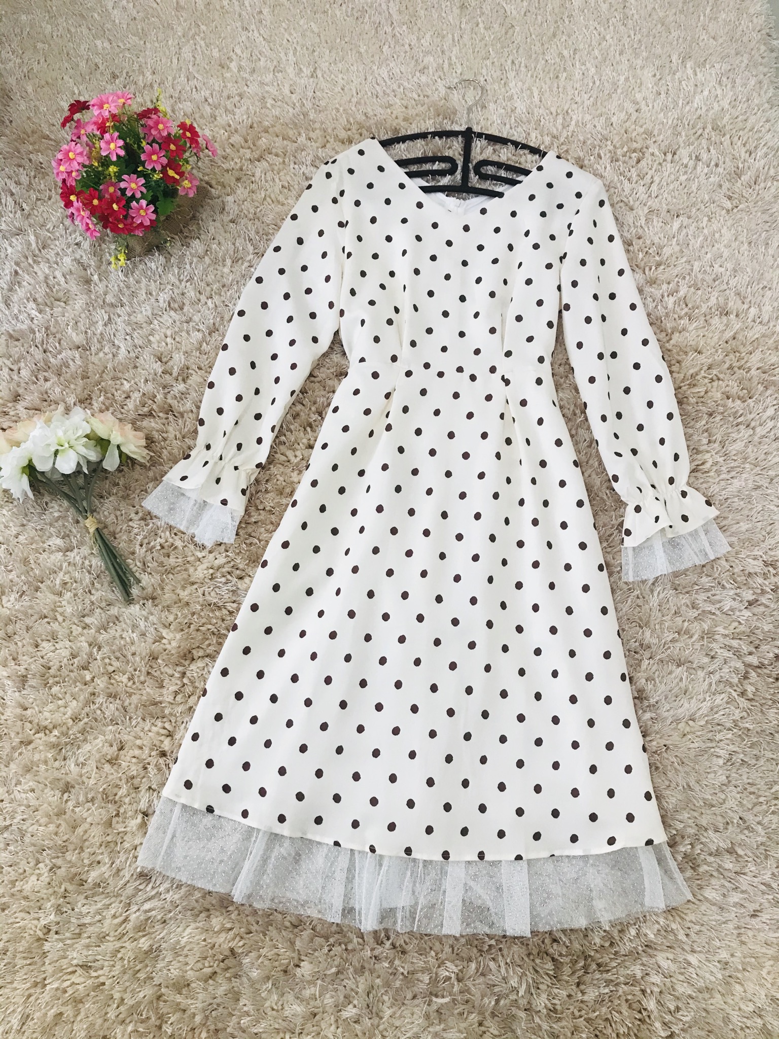 ชุดเดรสสีครีมผ้าโพลีเอสเตอร์ผสมลายจุดสีน้ำตาล แขนยาว ส่งฟรี ems