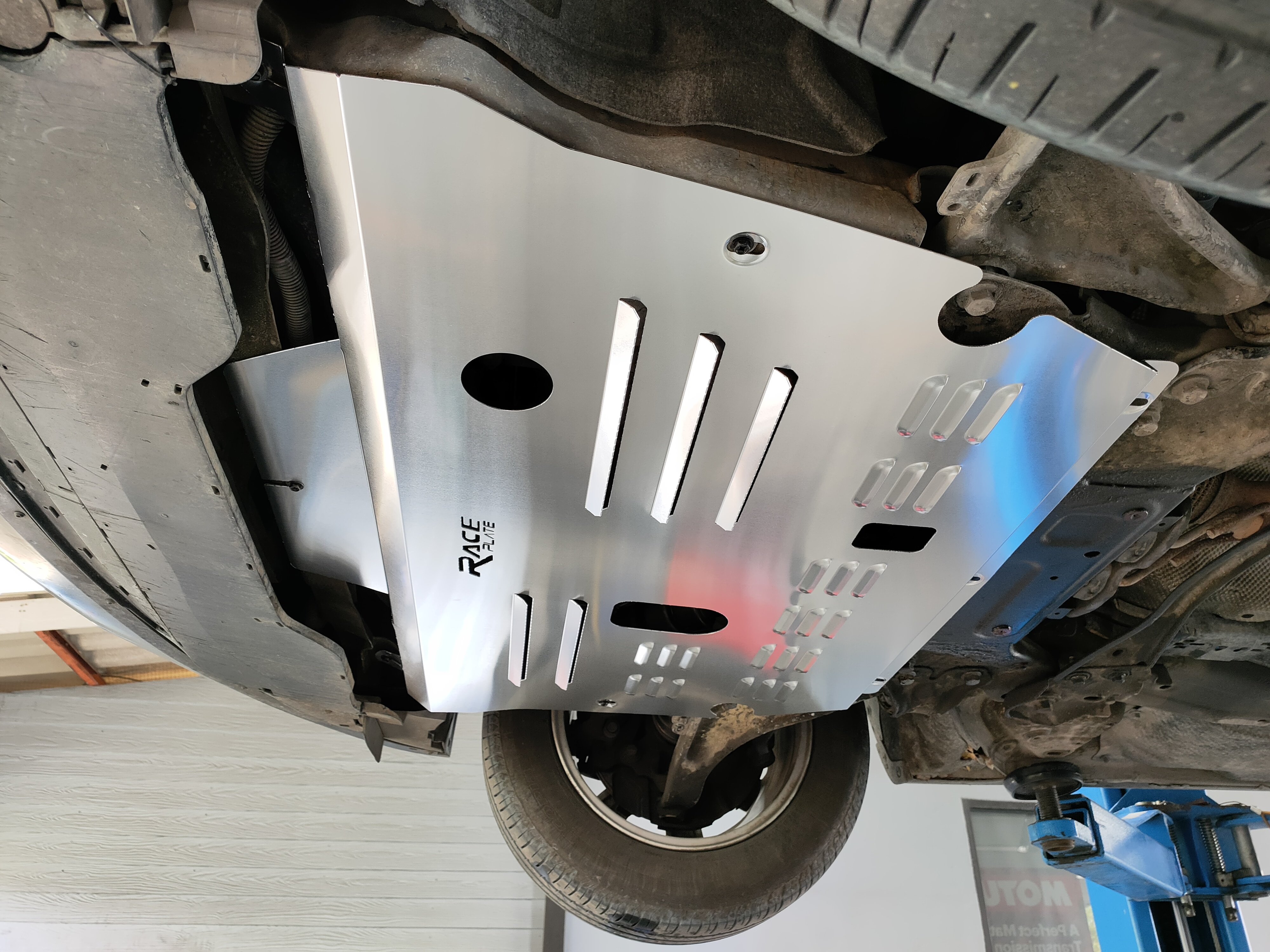 แผ่นปิดใต้ห้องเครื่องอลูมิเนียม Volvo S80 Raceplate_Undertray