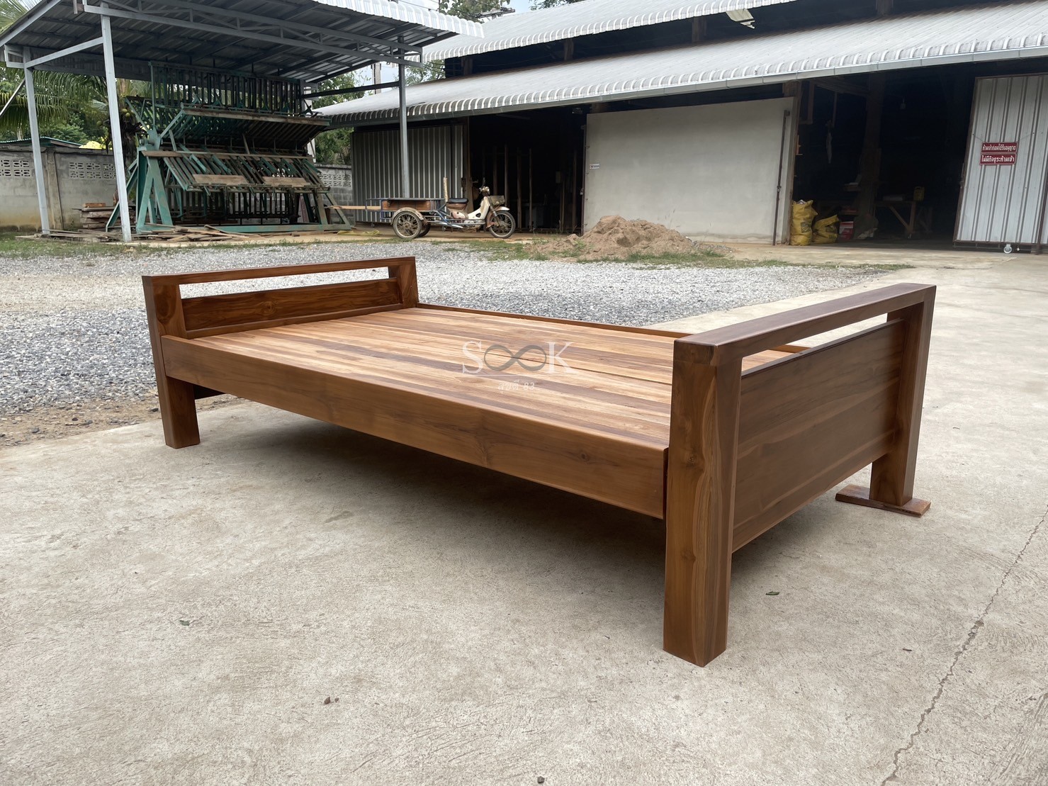 เตียงช่องพื้นโล่ง หัวและท้ายสูงเท่ากัน